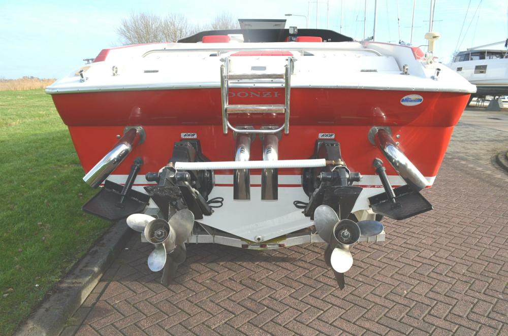Donzi 30 "Black Widow" — foto 8 van 20