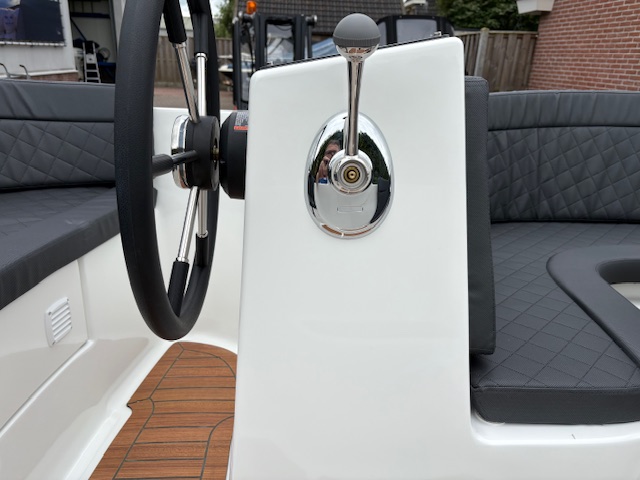 VAARKLAAR!! ACTIE!!! Corsiva 520 met Tohatsu 20 PK  En buiskap — foto 13 van 20