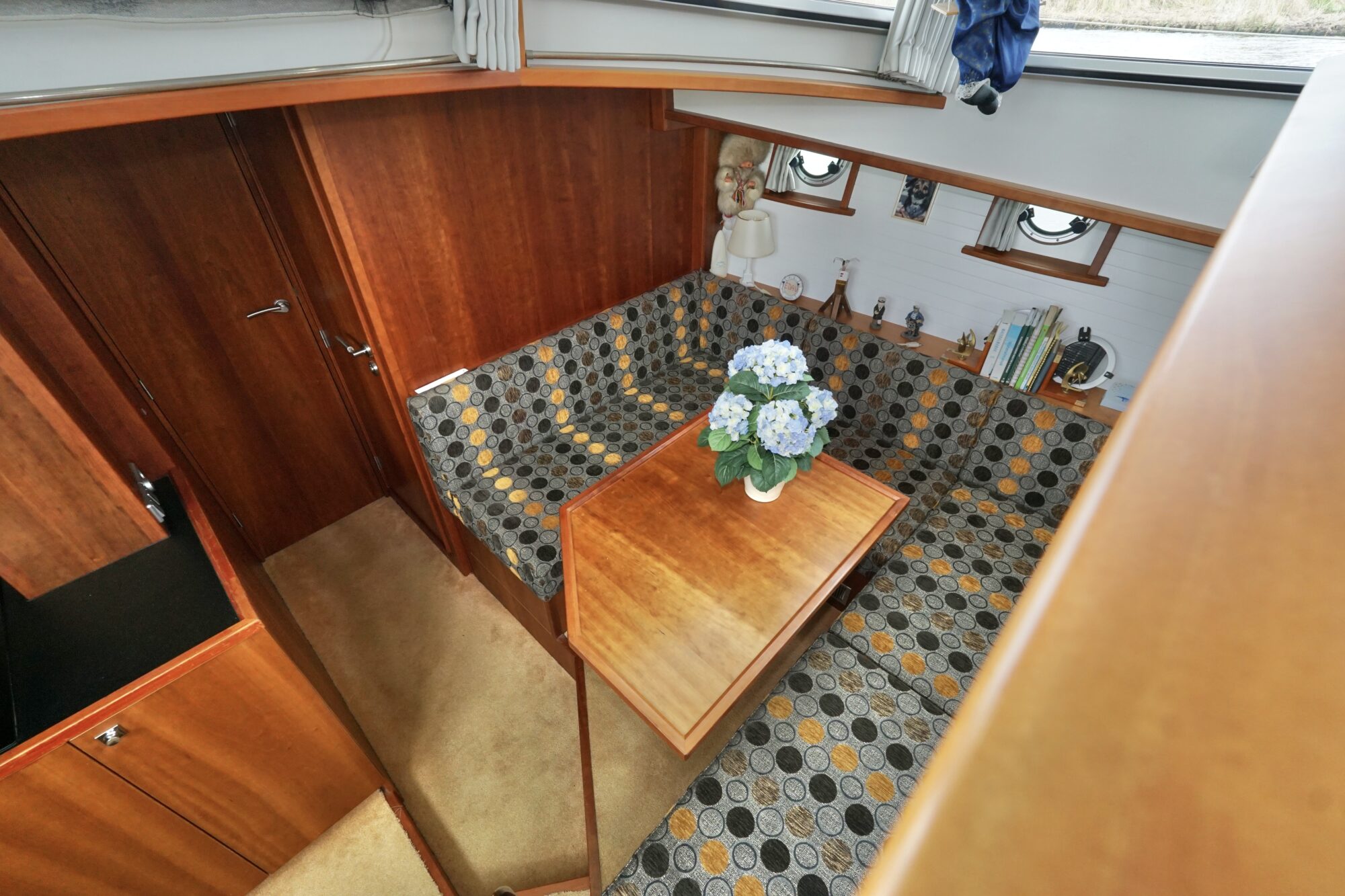 Serious Yachts Gently Low Bridge 45 Sedan — foto 50 van 74
