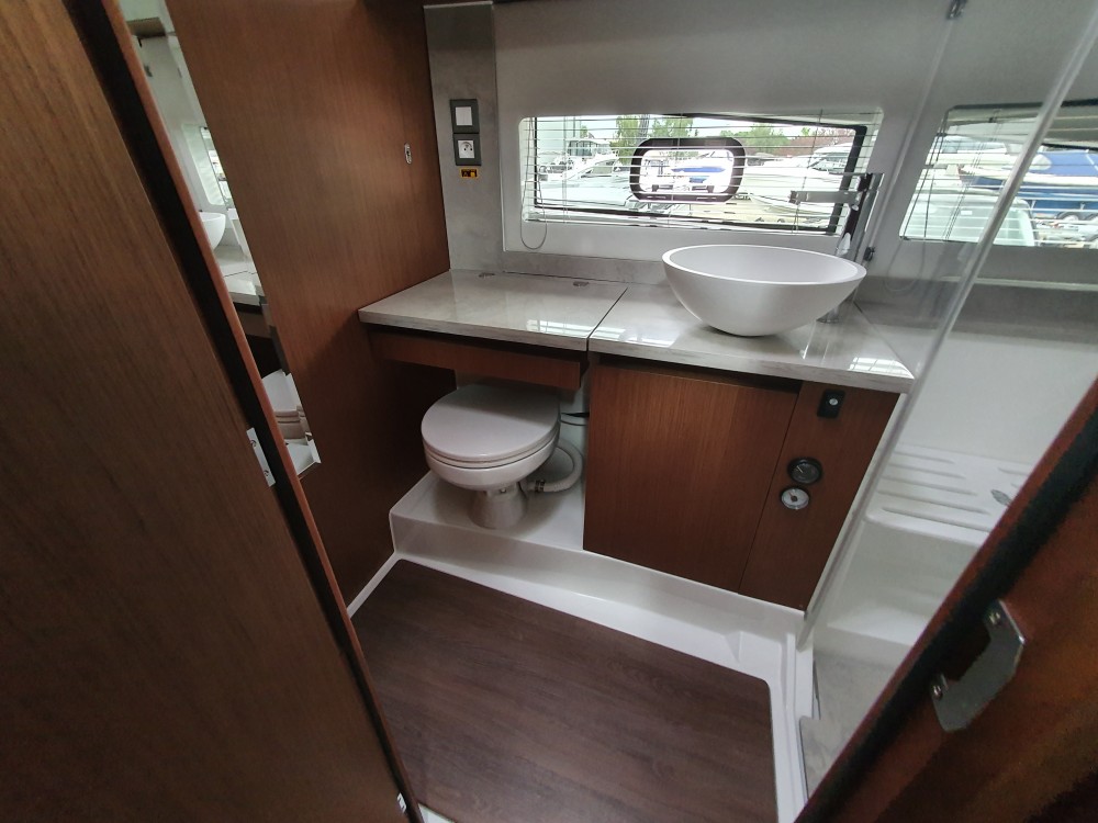 Jeanneau Cap Camarat 12.5 WA — foto 40 van 49