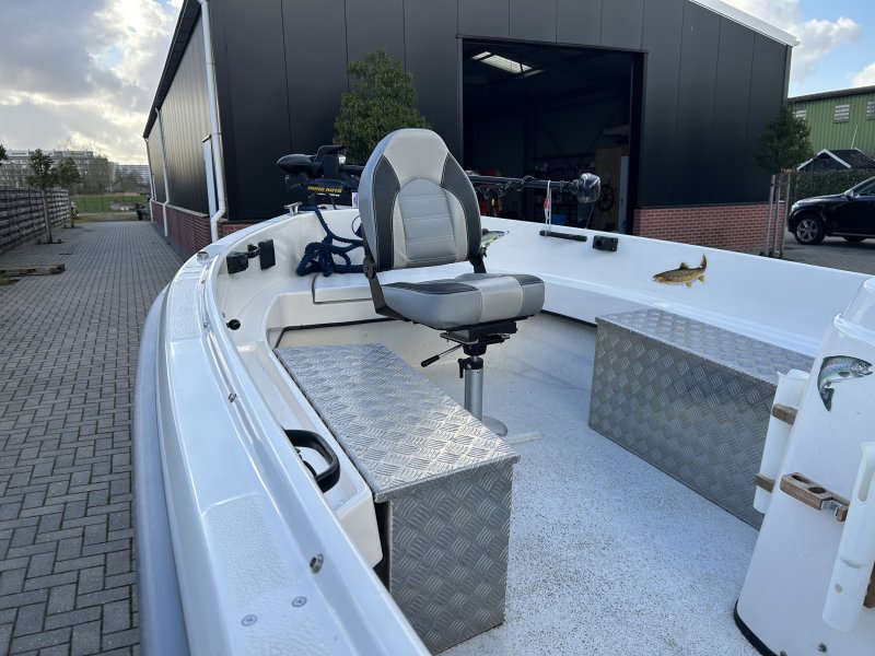 Mercury Uttern Visboot Met Pega Trailer — foto 6 van 12