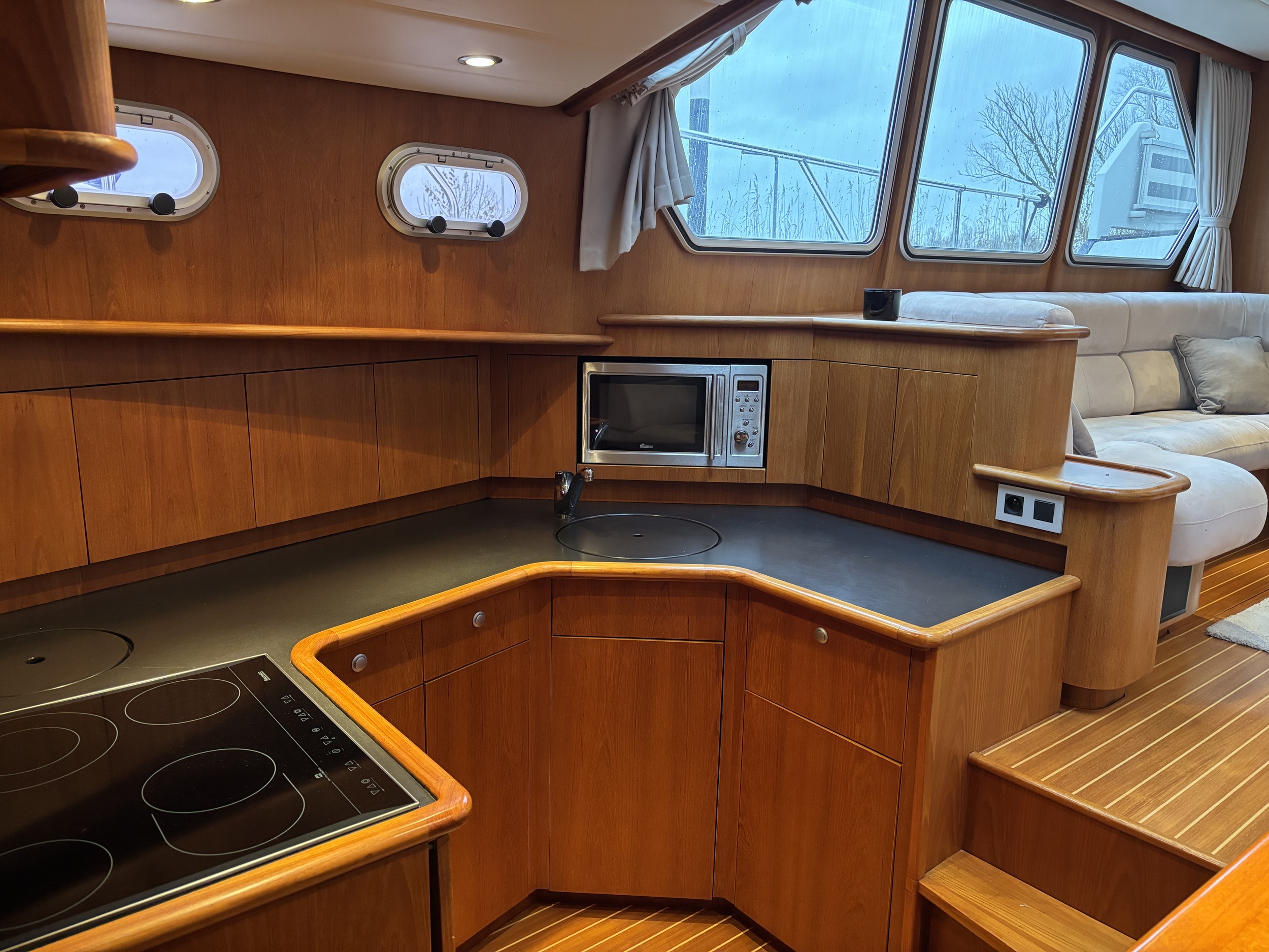 Explorer 45 — foto 14 van 29
