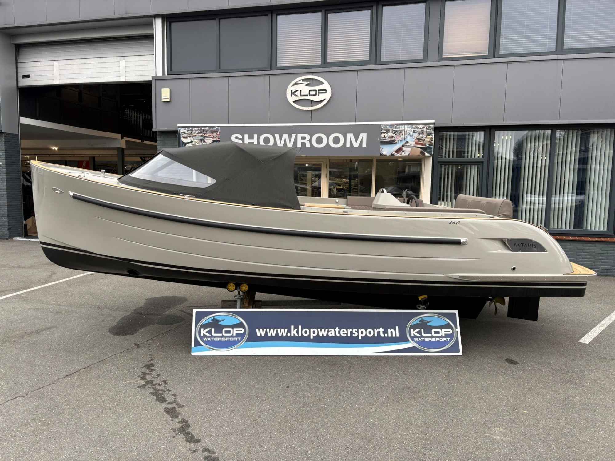 Antaris Sixty7 met Vetus 42 pk in RAL 7030 op voorraad!