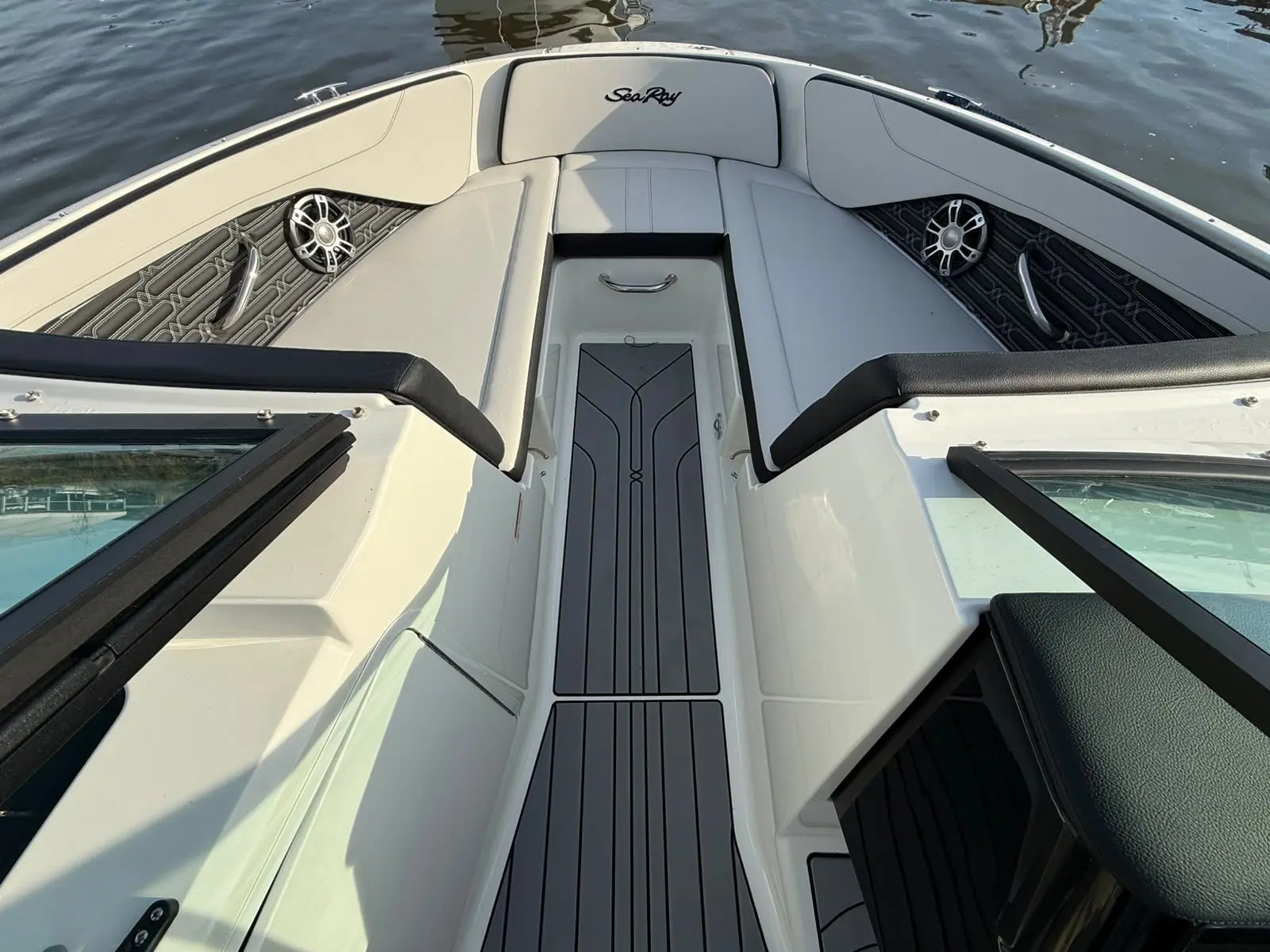 Sea Ray SPX 210 (New Model / 2026) — foto 28 van 31