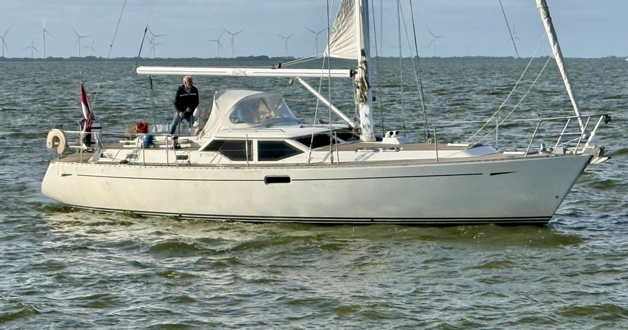 Oyster 45 Deck Saloon — foto 1 van 12