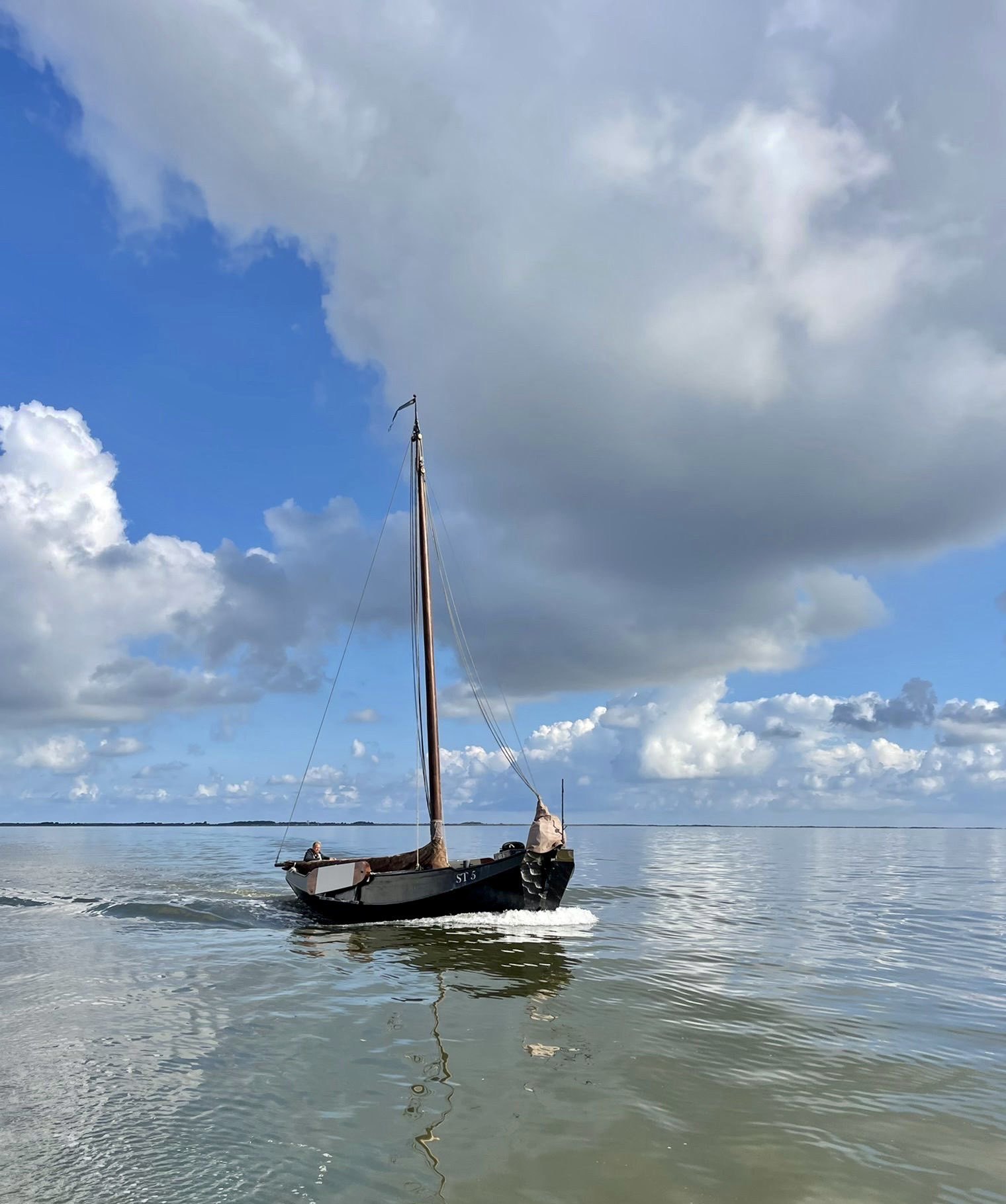 Zeeschouw Visserman 1050 - 1935 ( Varend Monument - Revn Nr. 3581 ) — foto 3 van 27
