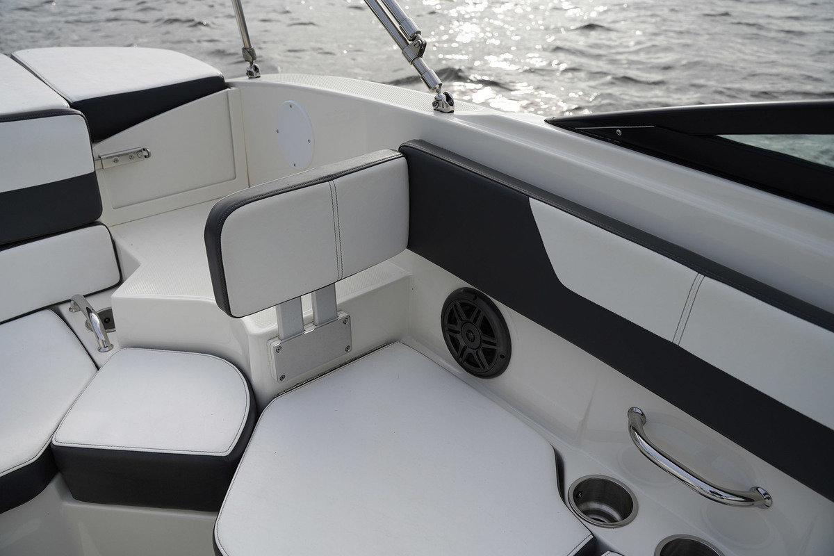 Sea Ray 19 SPX — foto 18 van 36