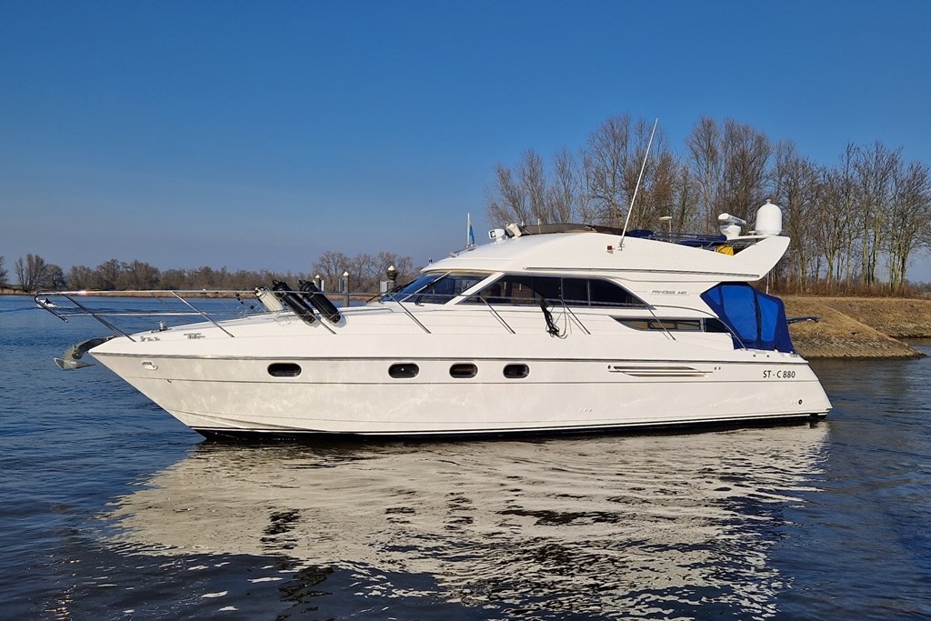 Princess 440 FLY — foto 2 van 30