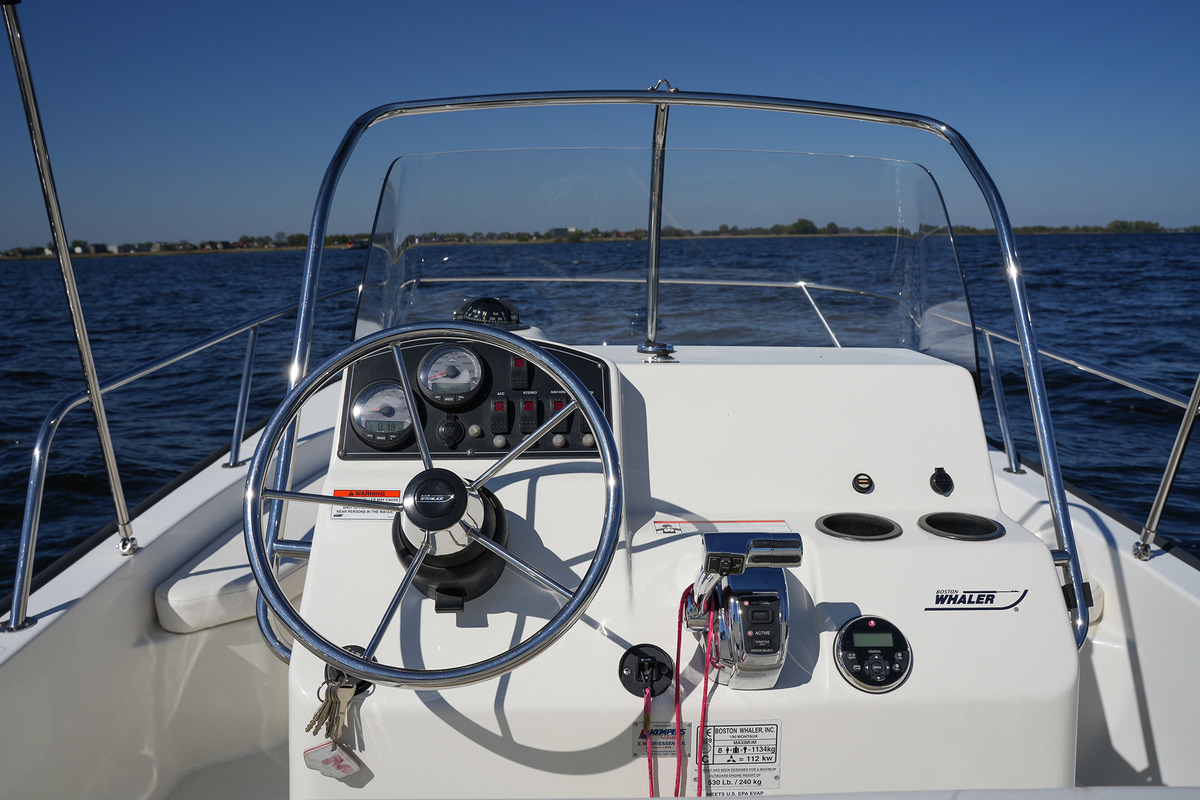 Boston Whaler 190 Montauk — foto 9 van 38
