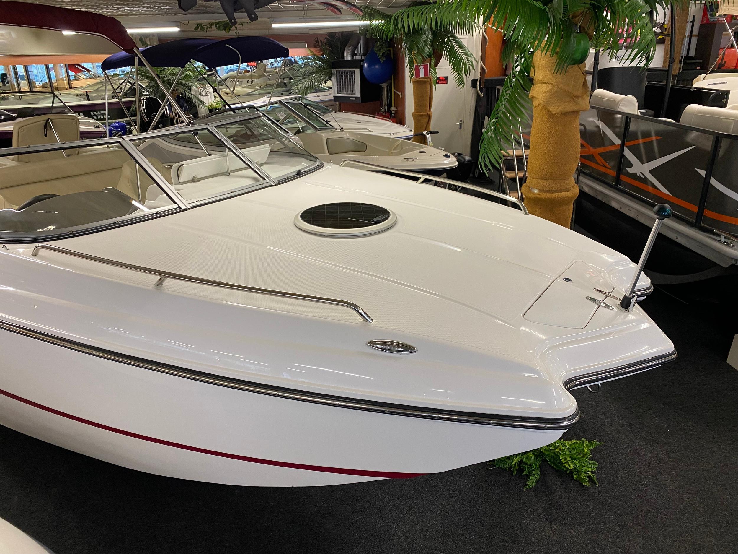 Rinker 220 Captiva MTX Cuddy — foto 3 van 13