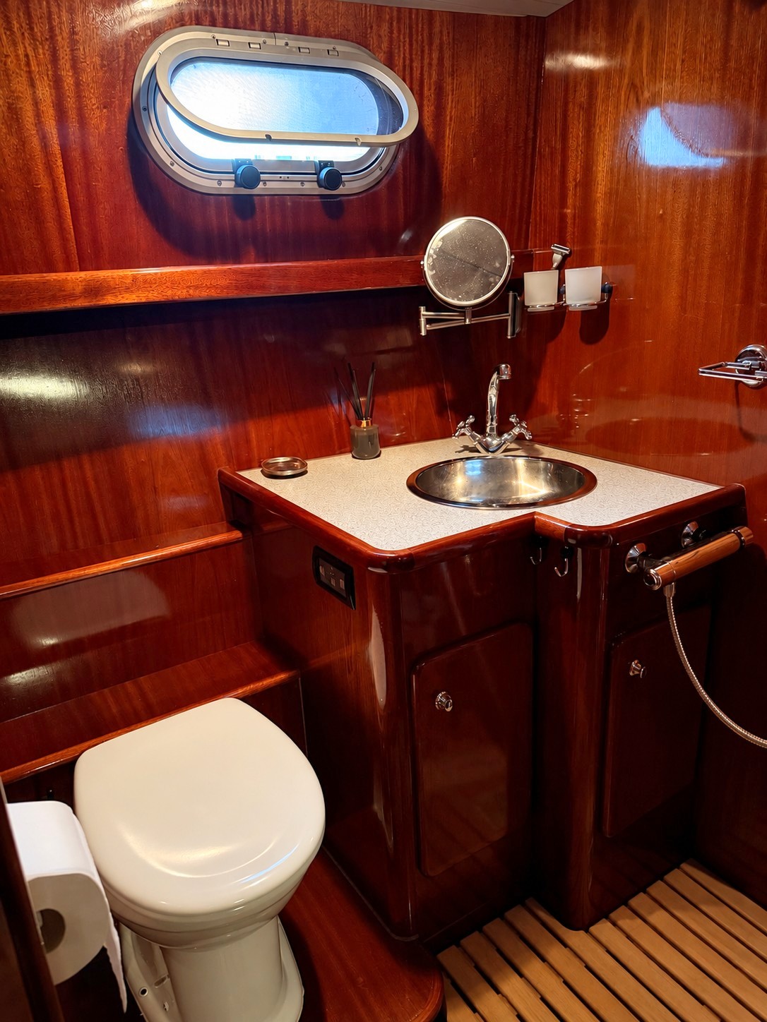 Crown yachts Crown Cruiser 12.85 OK Spiegeldeur — foto 18 van 23