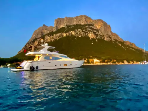 Elegance 68 Hardtop - MIO MAR - BluYachting — foto 6 van 12