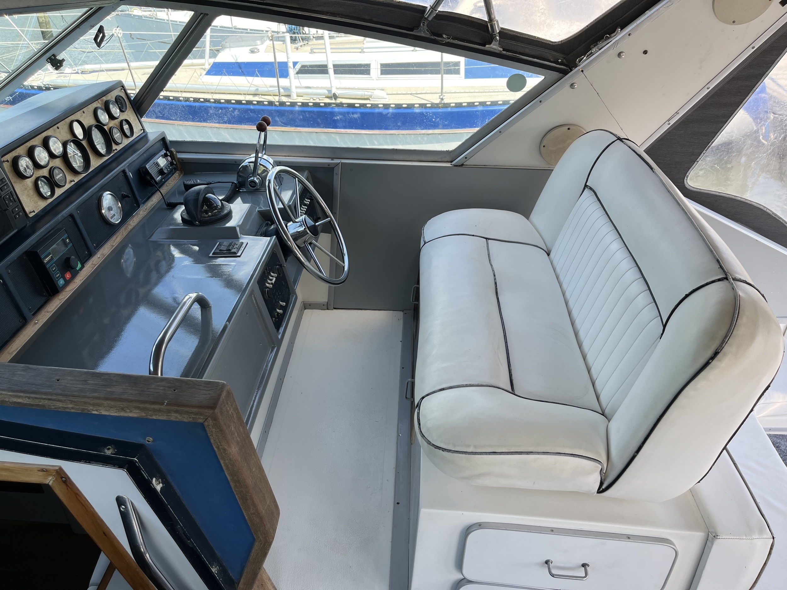 Sea Ray 390 Express Cruiser — foto 8 van 43
