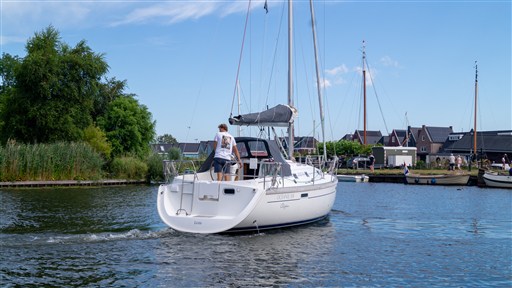 Beneteau Oceanis 331 (2002) — foto 7 van 12