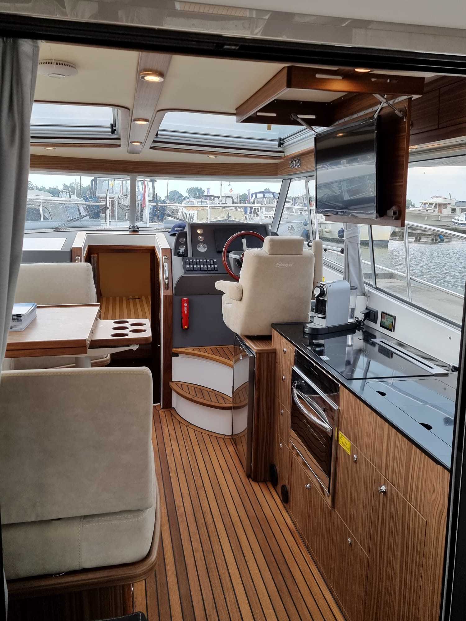 Saga 385 — foto 10 van 31