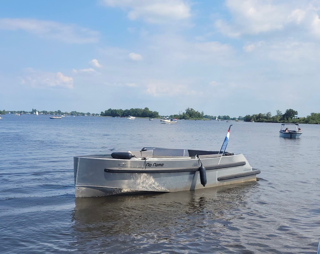 Van Vossen 670 tender occasion — foto 1 van 4