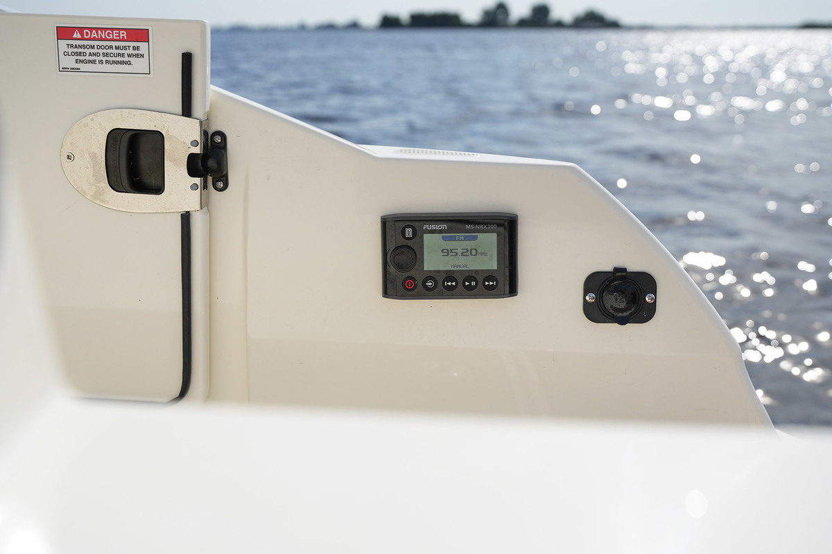 Sea Ray SDX 290 Outboard — foto 19 van 51