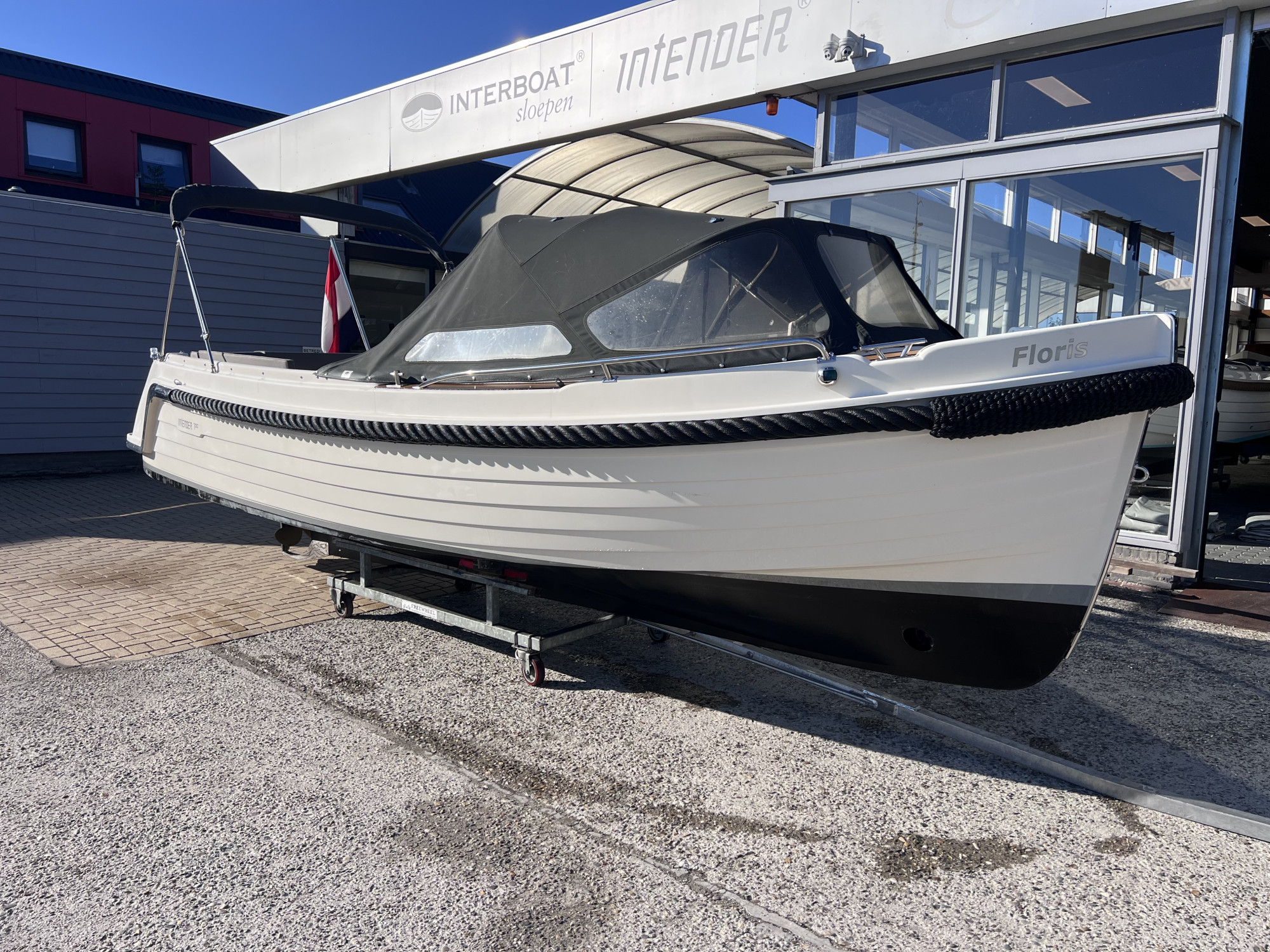 Intender 700 42 pk 2016 — foto 2 van 10