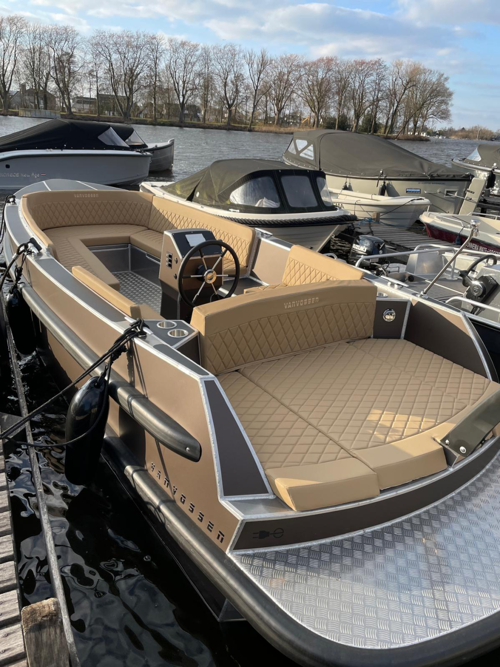 Mooie elektrische aluminium tender Vanvossen 650