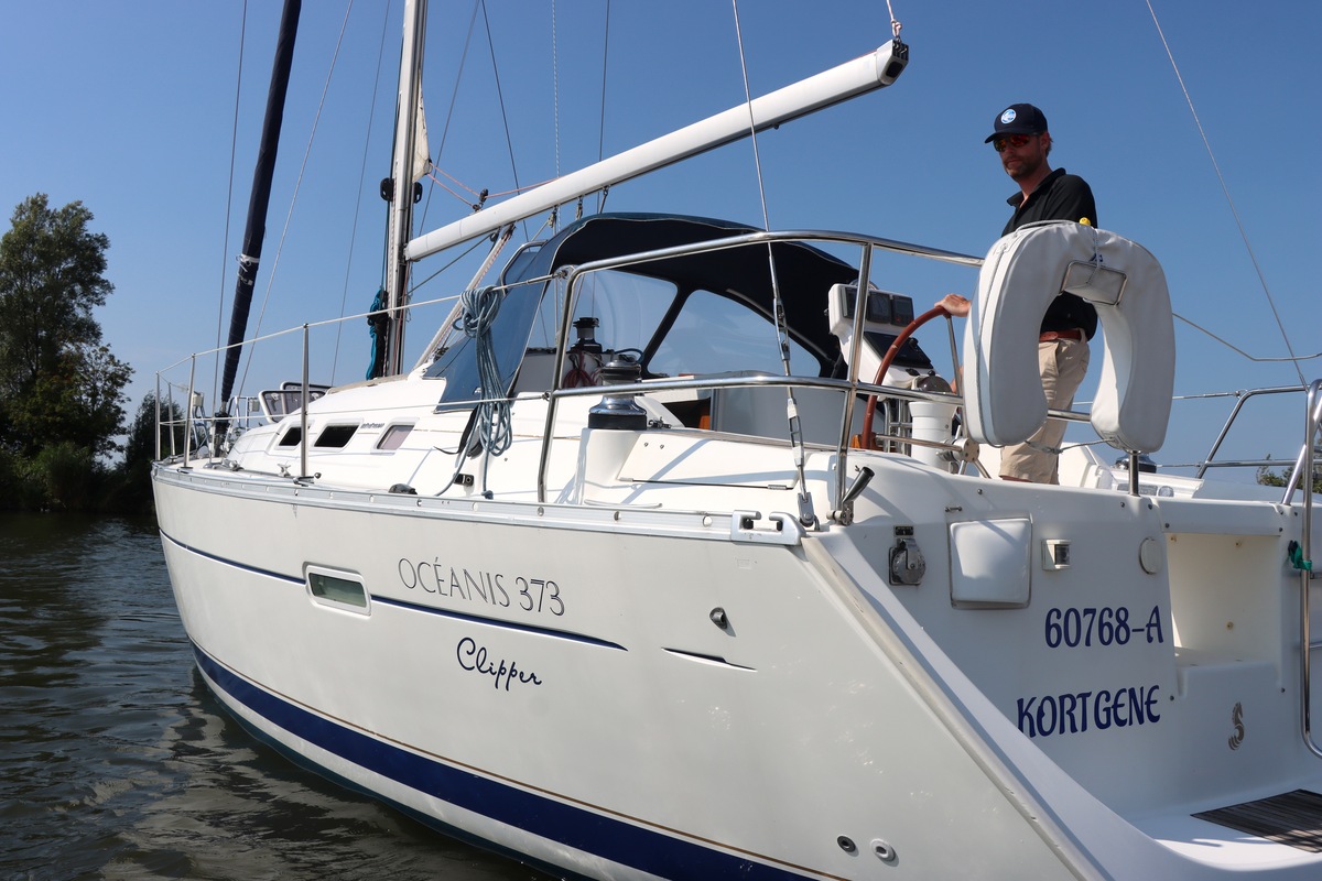 BENETEAU OCEANIS CLIPPER 373 — foto 42 van 48
