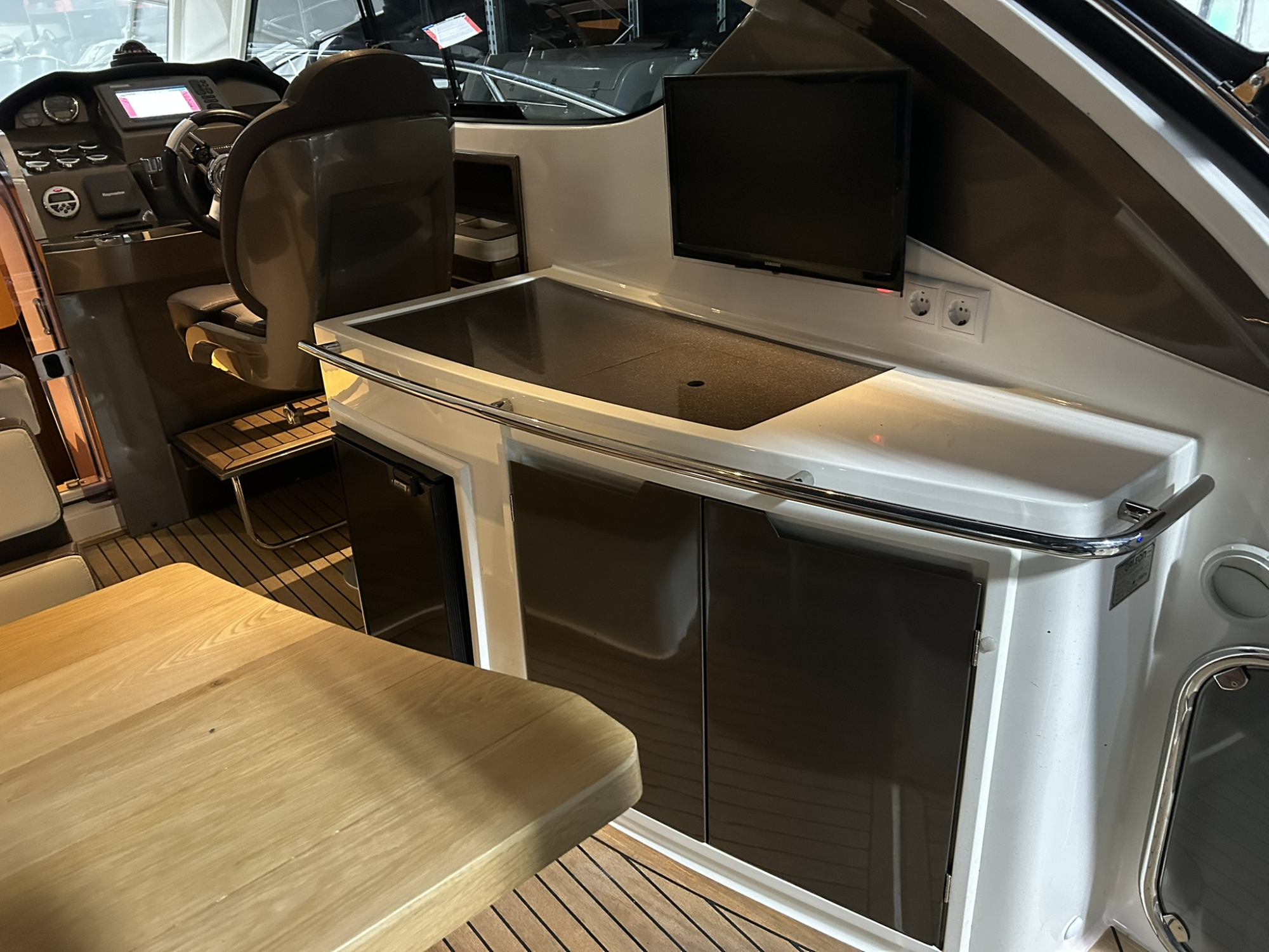 Galeon Yachts Galeon 325 HTS met Volvo Penta 370 pk — foto 12 van 17