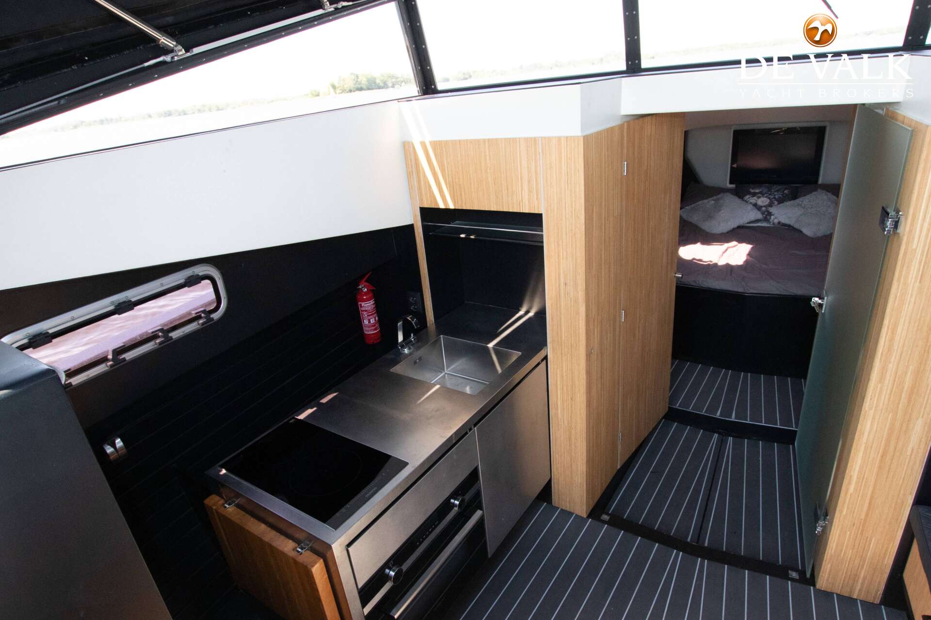 PLV Custom Build — foto 22 van 35