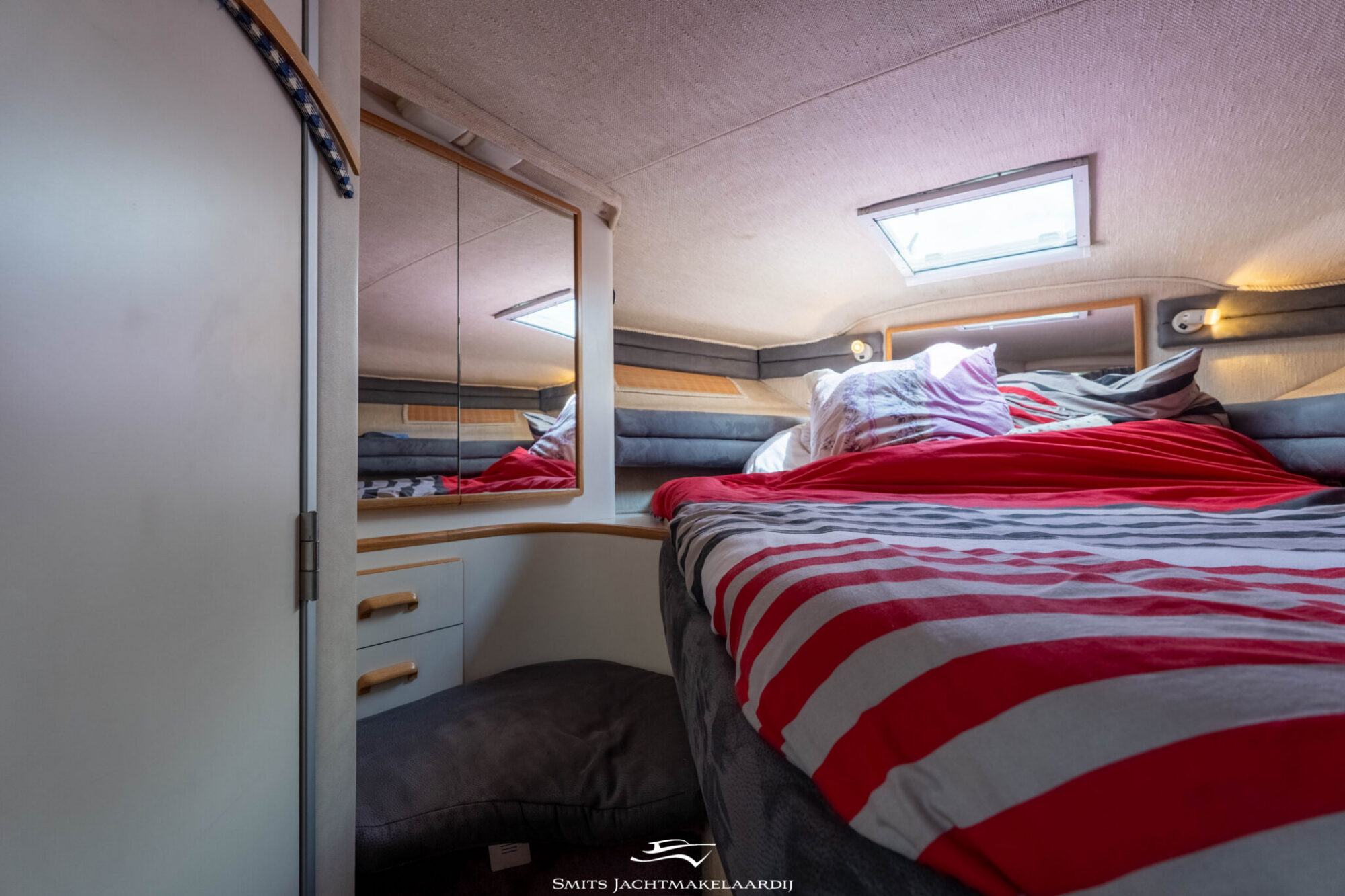 Sea Ray 370 Express Cruiser — foto 22 van 59