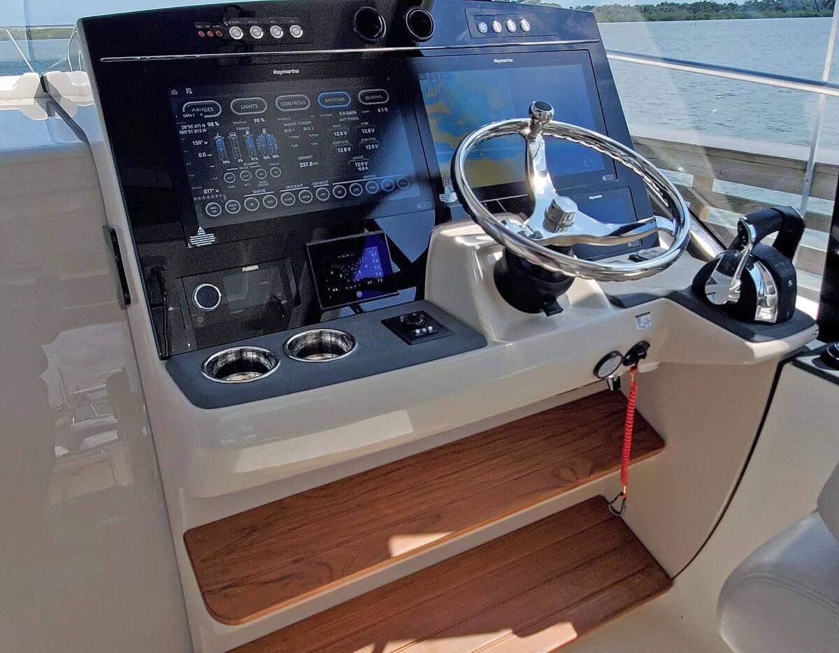 Boston Whaler 405 Conquest — foto 3 van 11