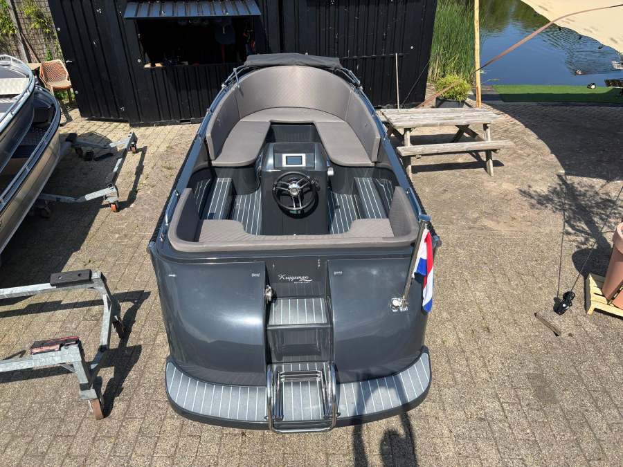 Lifestyle  E tender 570 verkocht — foto 2 van 10