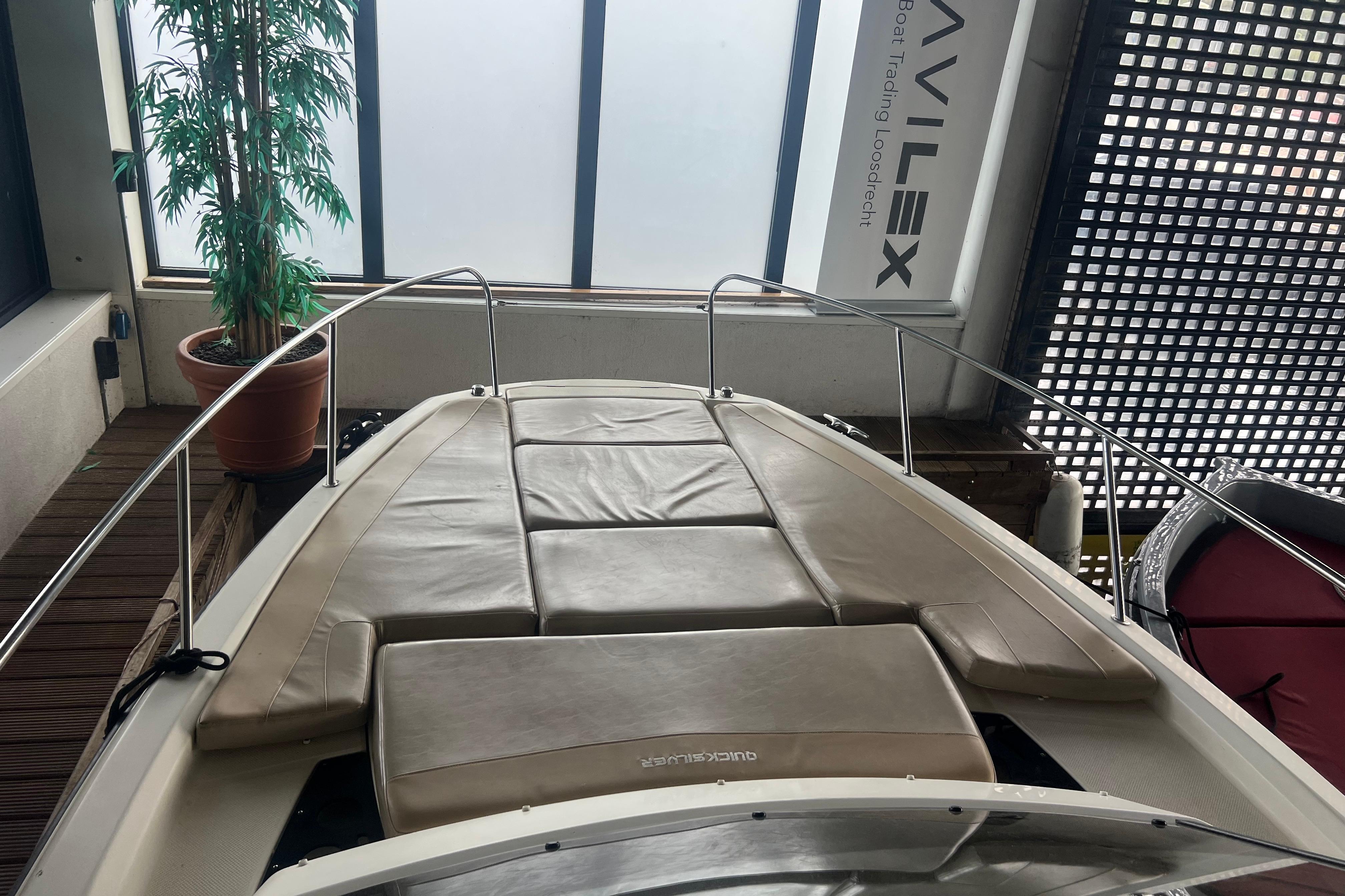 Quicksilver Activ 875 Sundeck — foto 11 van 20