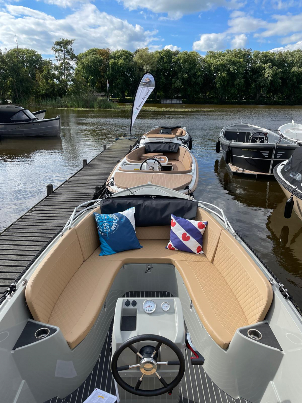Oud Huijzer 616 tender DEMO 60pk suzuki — foto 4 van 5
