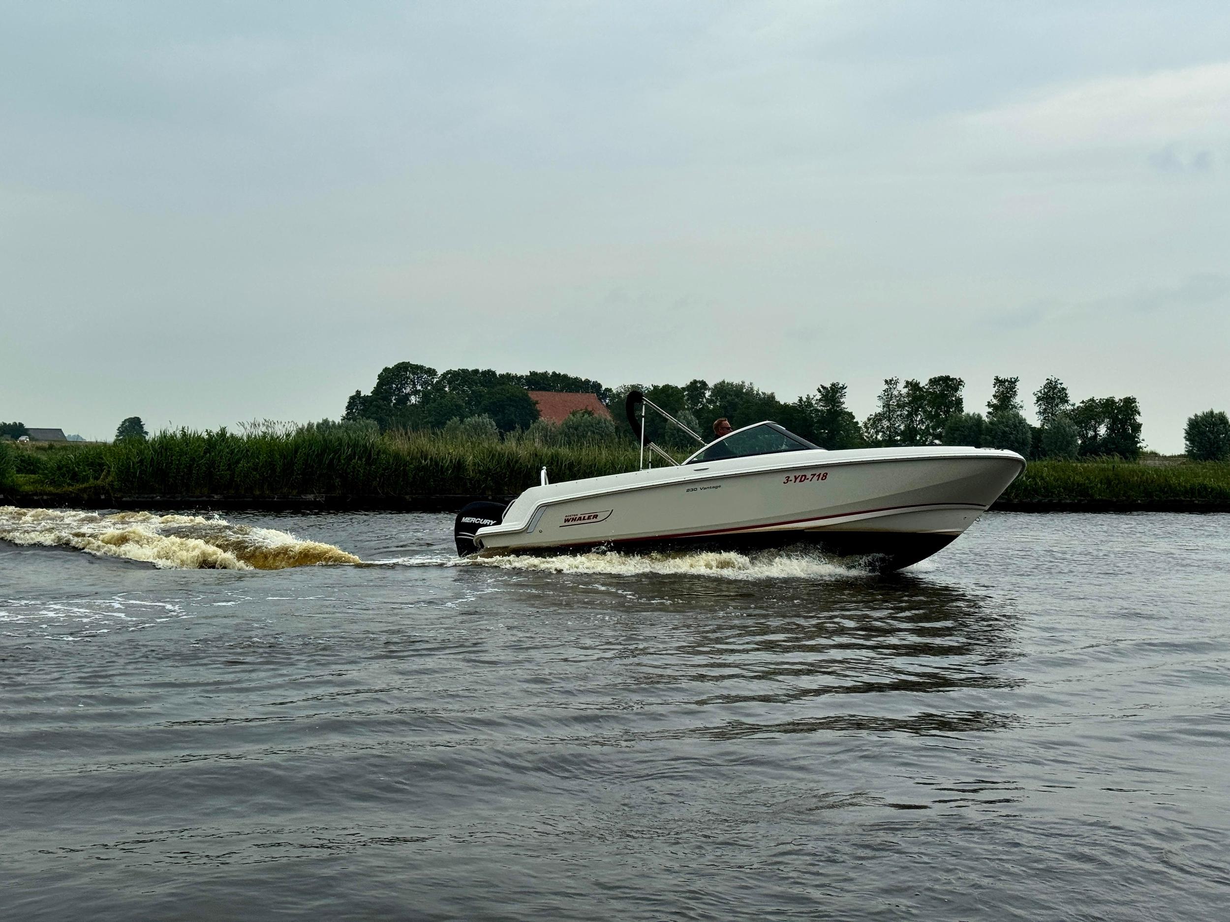 Boston Whaler 230 Vantage — foto 33 van 37