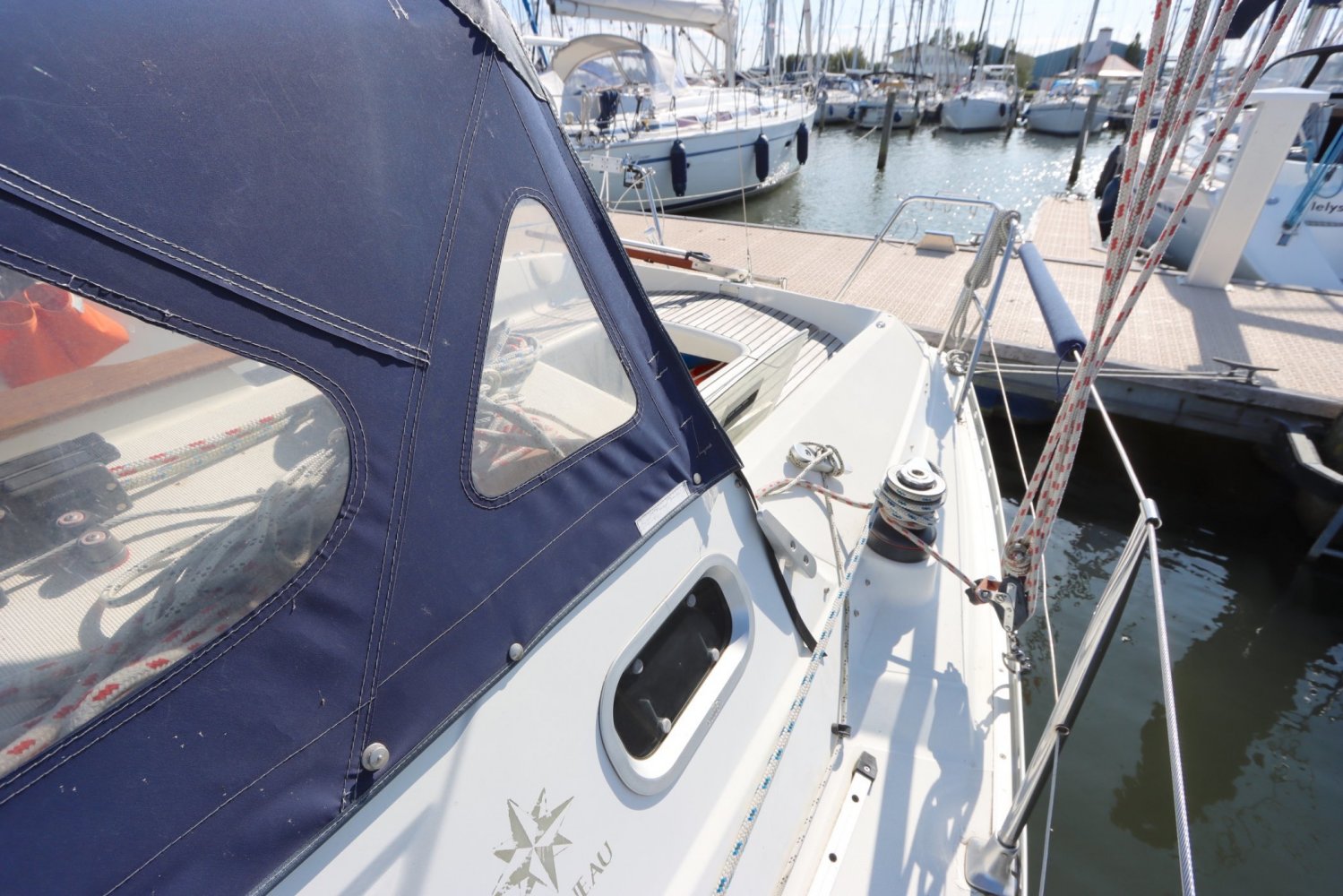 Jeanneau - Sailing Yacht - GRP (Polyester) - 1994 - € 27.500 — foto 6 van 11