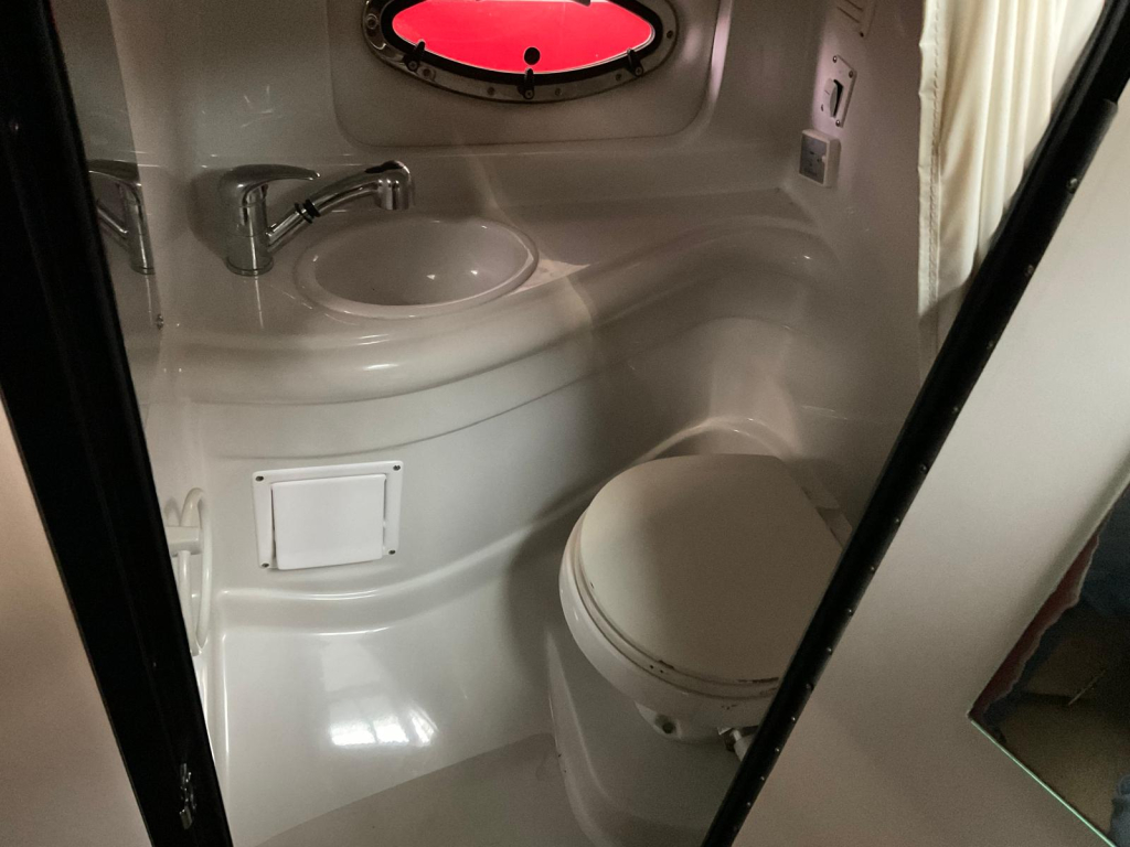 Crownline 275 CCR — foto 26 van 33