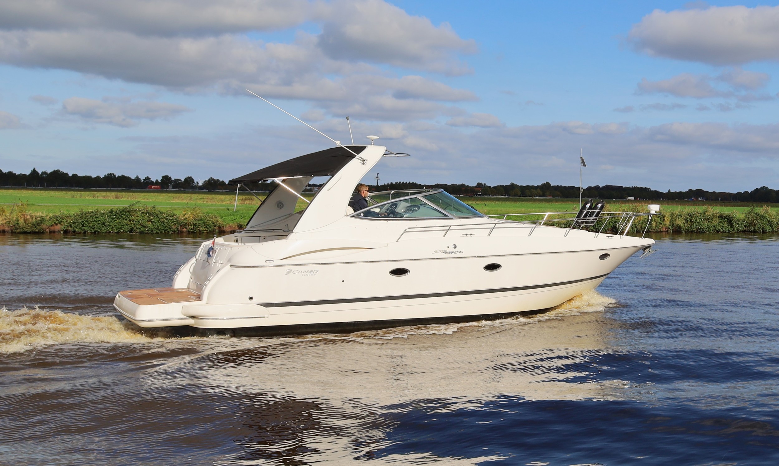 Cruiser Yachts 370 Express — foto 5 van 31