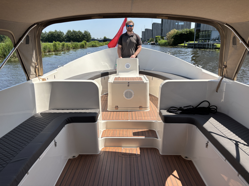 Stil Sloep (cabin) 9.30   15 Kw Elek. met toilet achter deur — foto 5 van 11