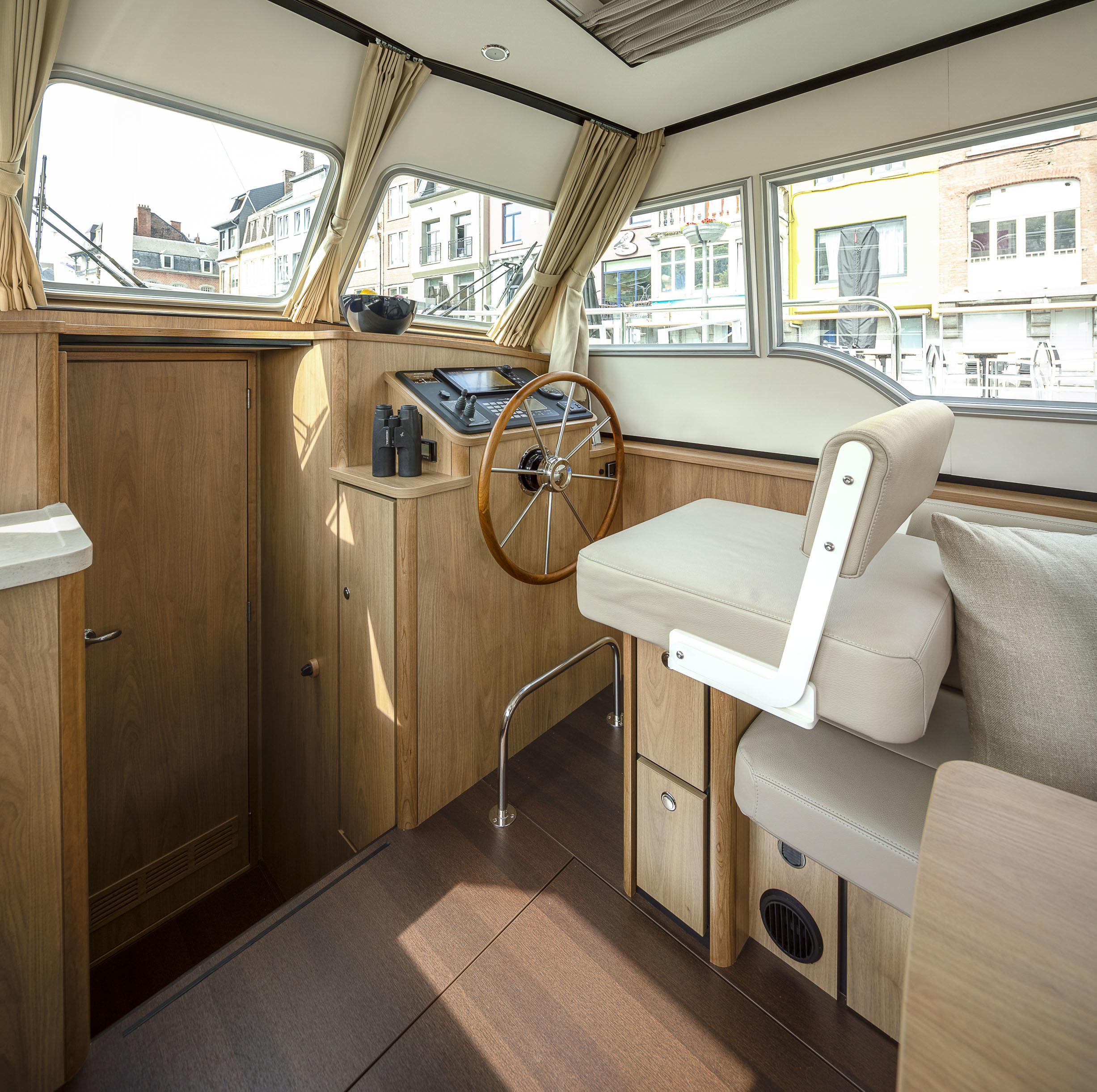 Linssen Grand Sturdy 30.0 Sedan INTERO — foto 16 van 30