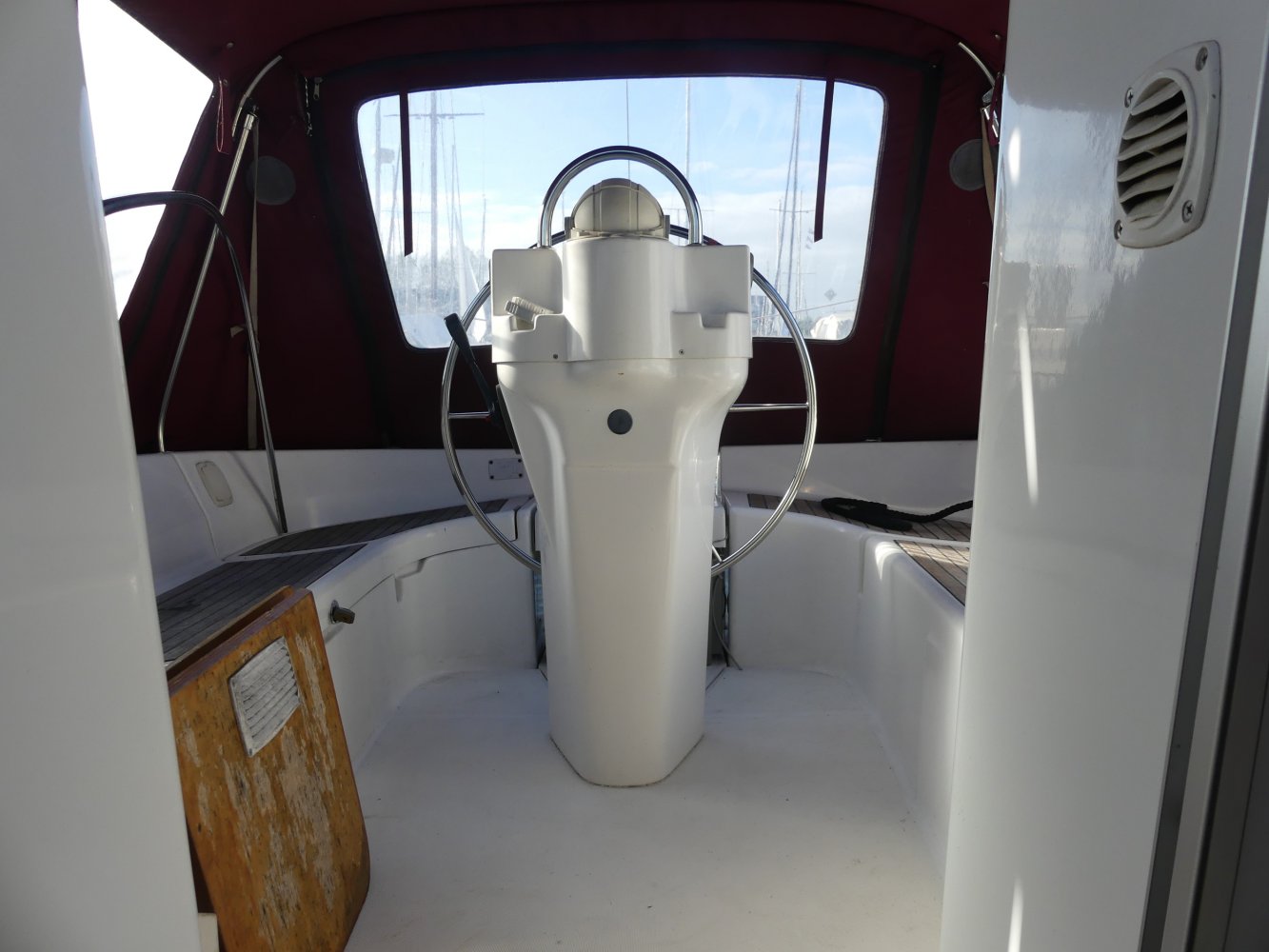 Beneteau - Sailing Yacht - GRP (Polyester) - 1998 - € 49.500 — foto 11 van 11