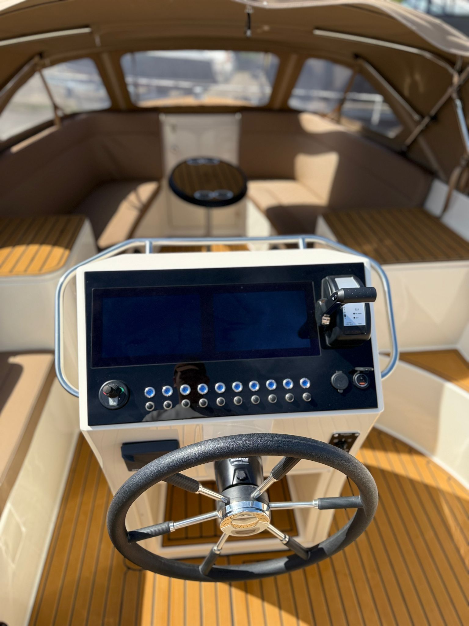 Maxima 740 Tender, 150PK Honda, Boegschroef, veel luxe, Champagne — foto 4 van 6