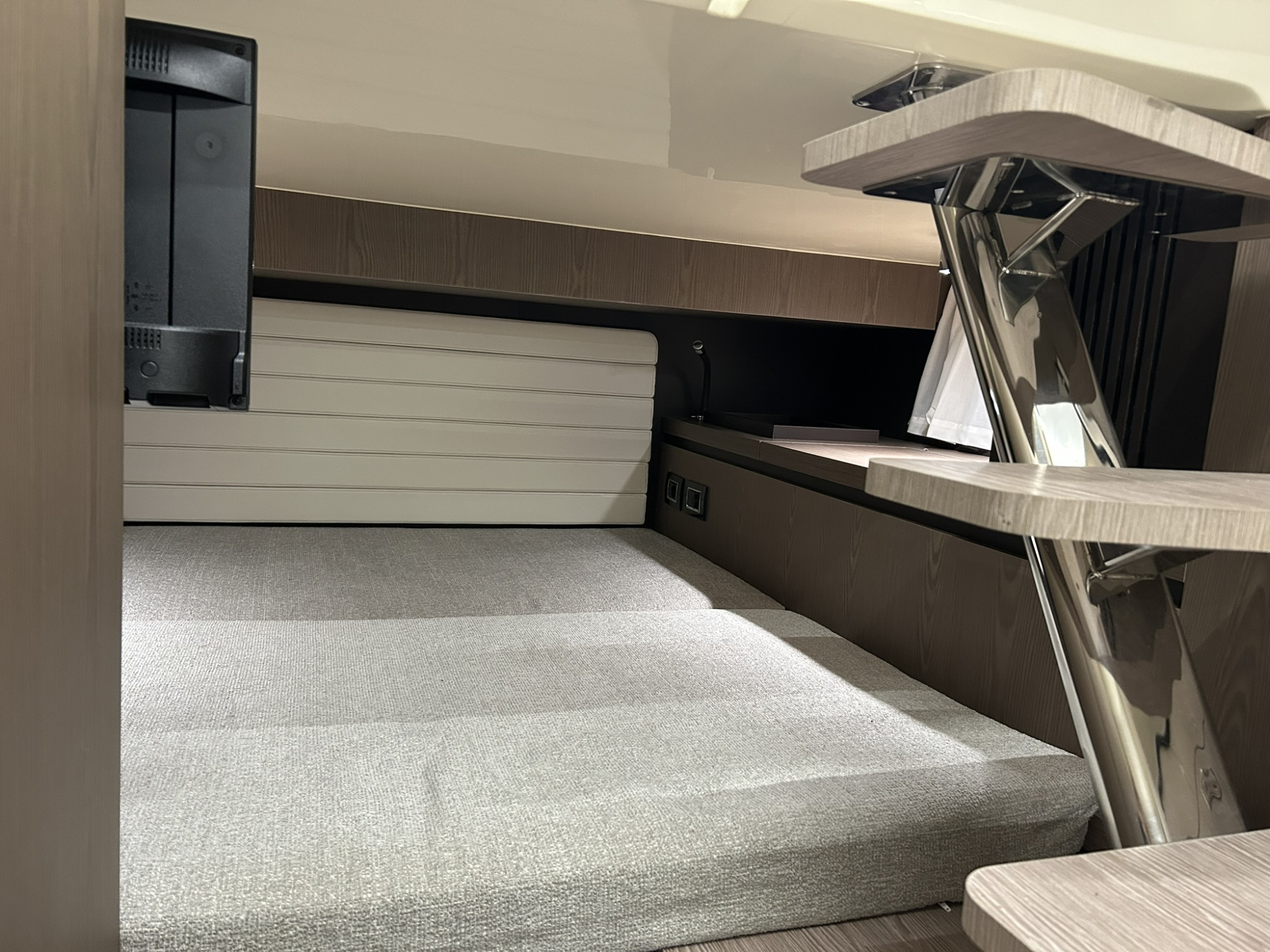 Invictus yachts Invictus 320 GT met 2 x Mercruiser 270 pk diesel van 2024! — foto 15 van 18