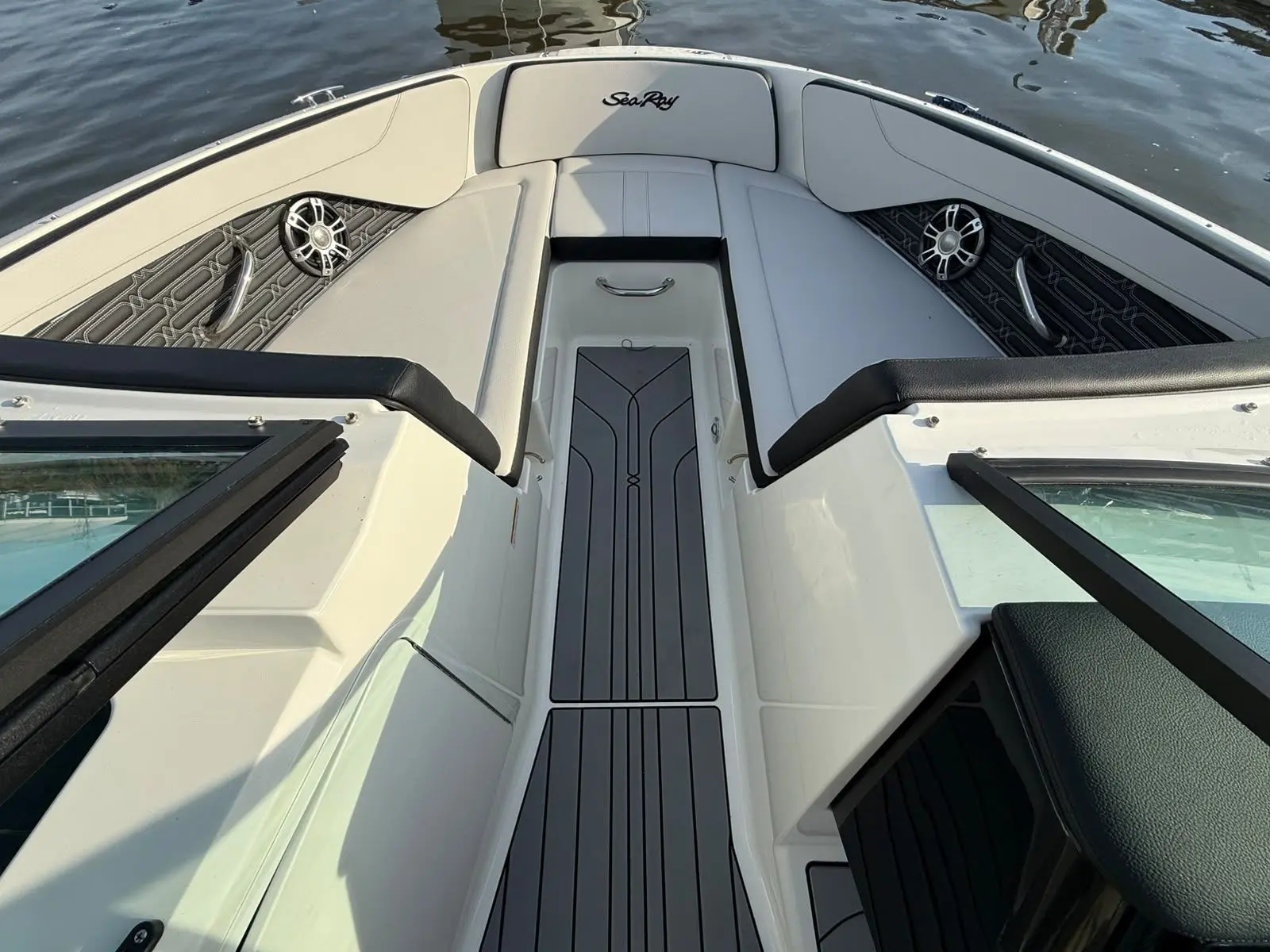 Sea Ray SPX 210 (New Model / 2026) — foto 26 van 31