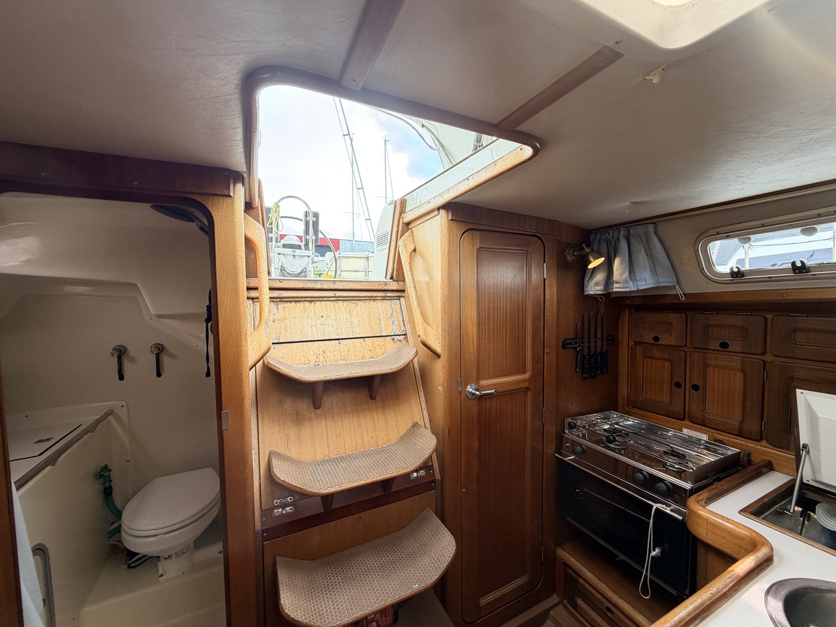 Bavaria Yachtbau GmbH Bavaria Yachts 350 Lagoon — foto 12 van 12