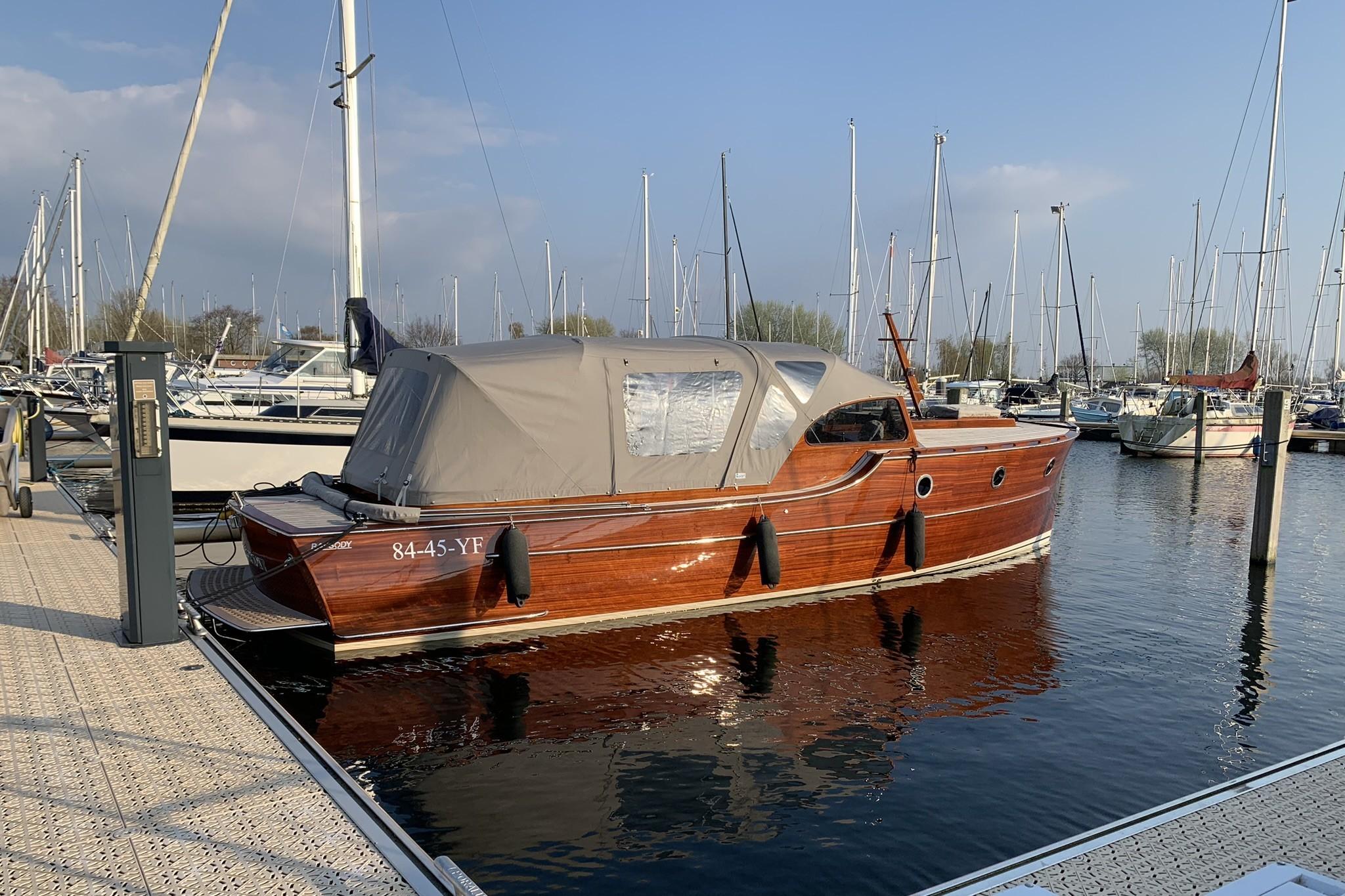Rapsody 29 Ft. OC — foto 25 van 30