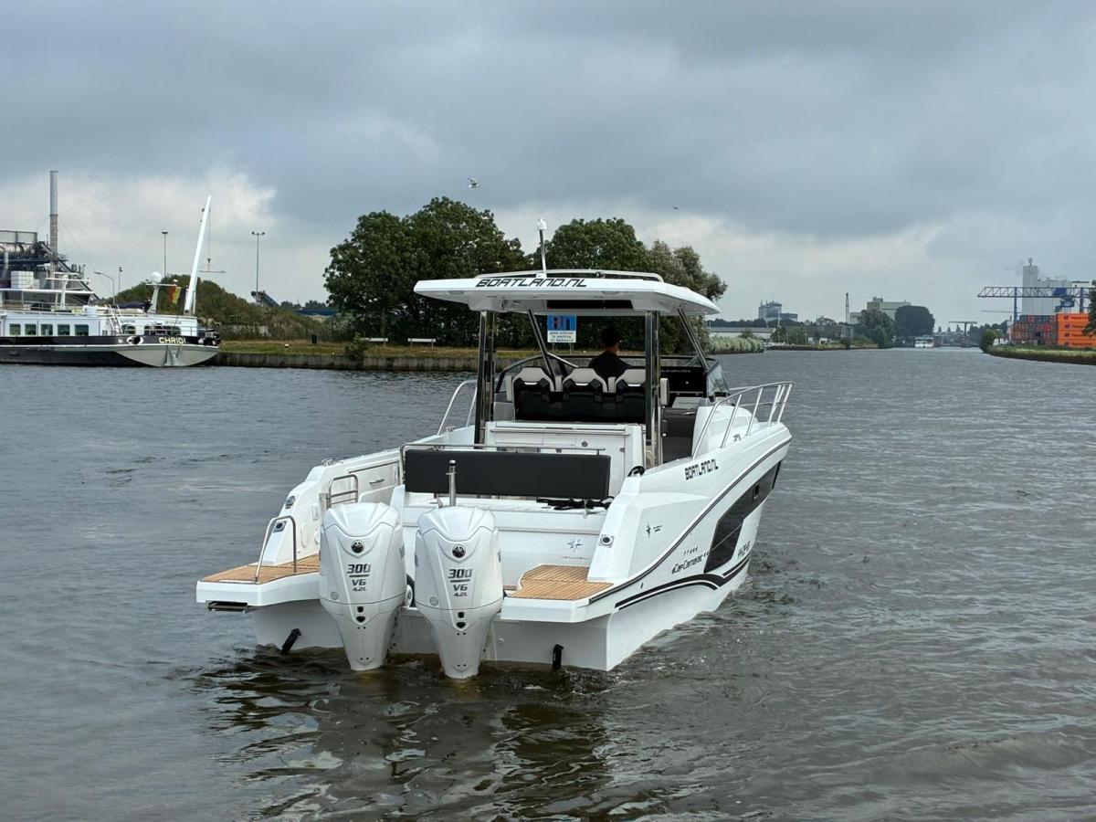 Jeanneau Cap Camarat 10.5 WA S2 op voorraad. Dit schip is aanwezig op de yamaha stand van hiswa te water 2026. — foto 2 van 35
