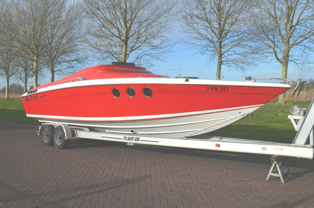 Donzi 30 "Black Widow" — foto 1 van 20