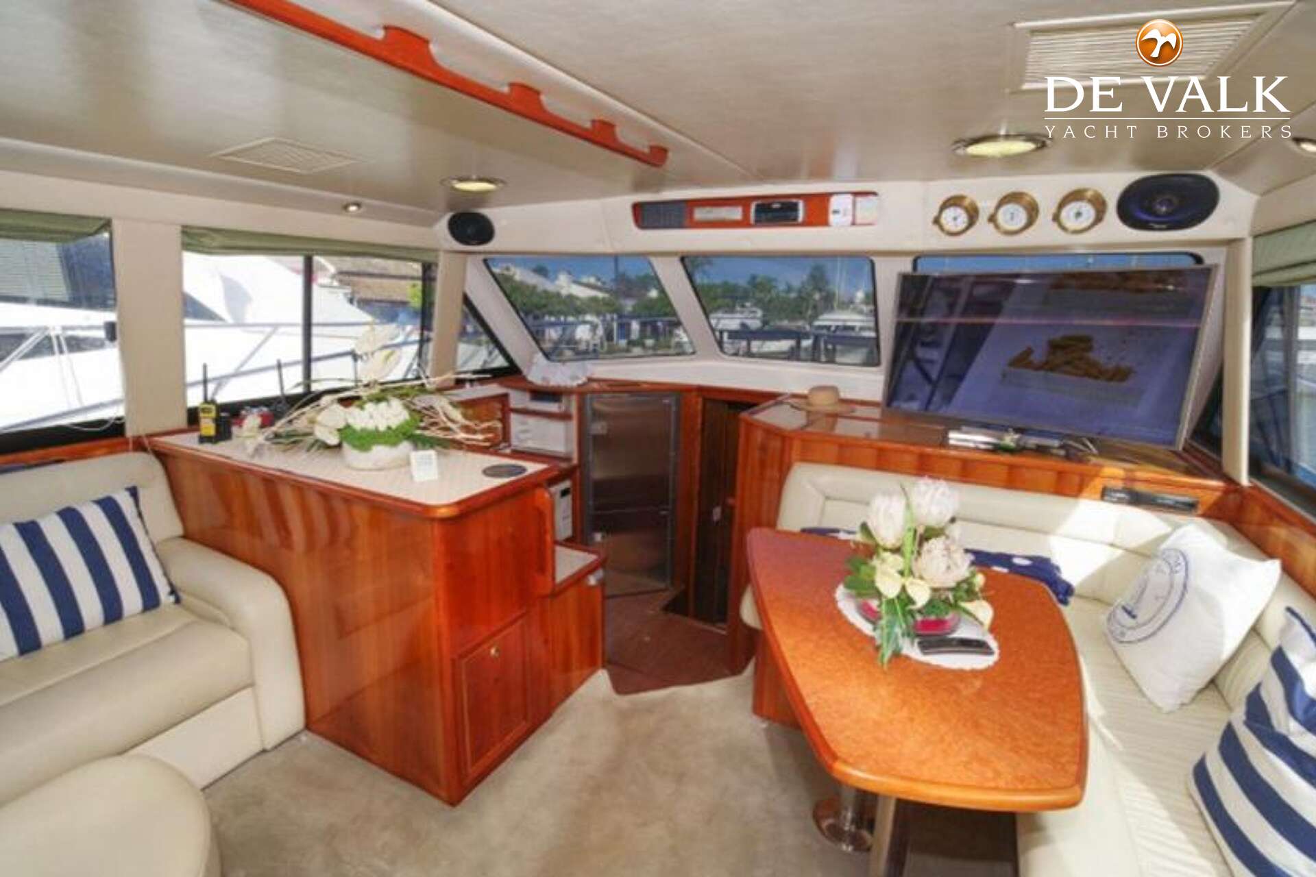 Riviera 48 Flybridge — foto 8 van 23