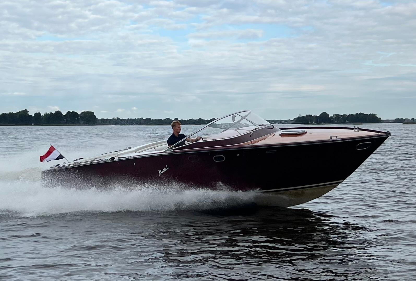 Boesch 850 Runabout Deluxe — foto 1 van 40