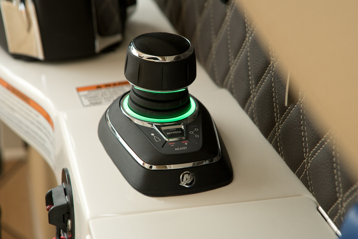Sea Ray SLX 350 Outboard — foto 11 van 20