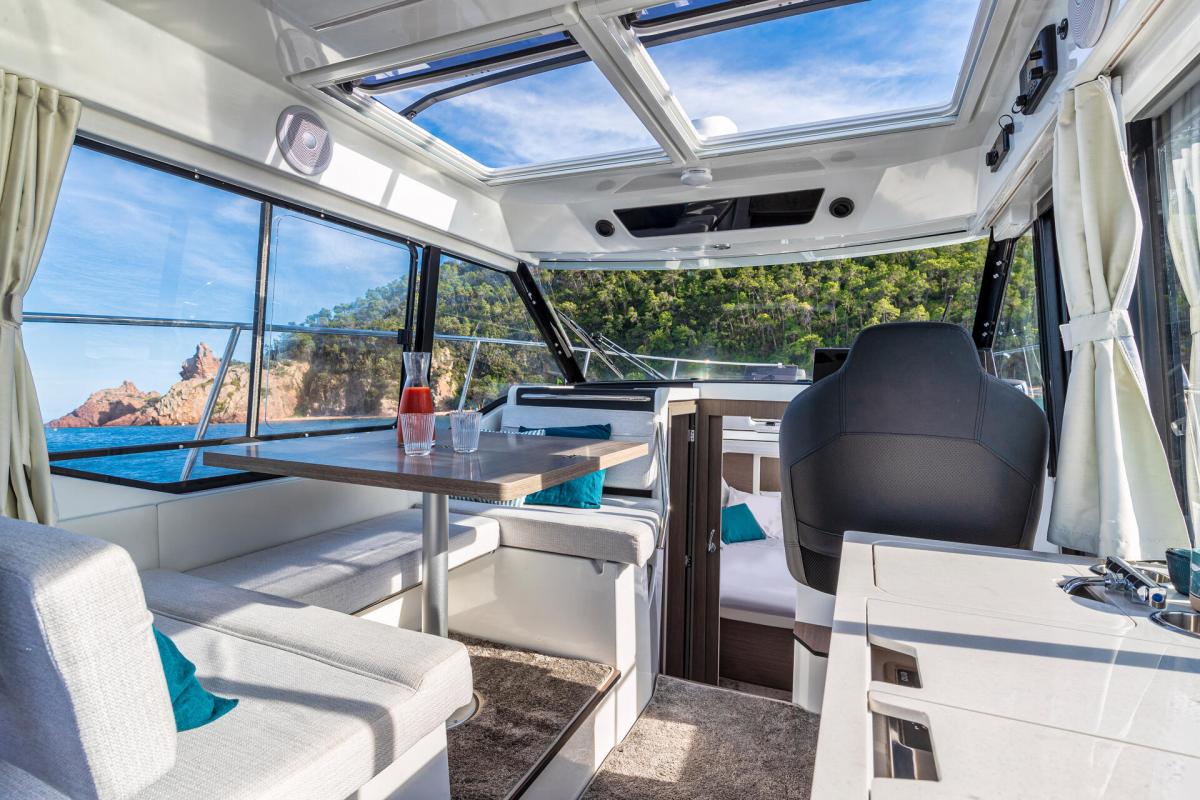 Jeanneau Merry Fisher 895 serie 2. Dit schip is aanwezig op de Yamaha stand van hiswa te water 2026. — foto 26 van 48