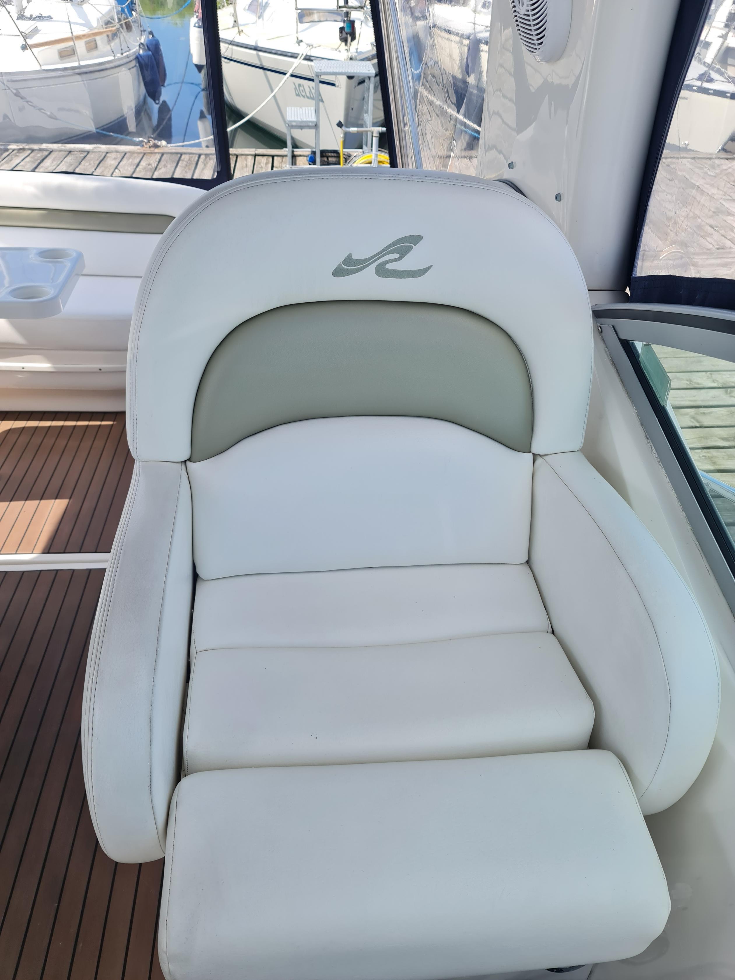 Sea Ray 375 Sundancer — foto 7 van 39